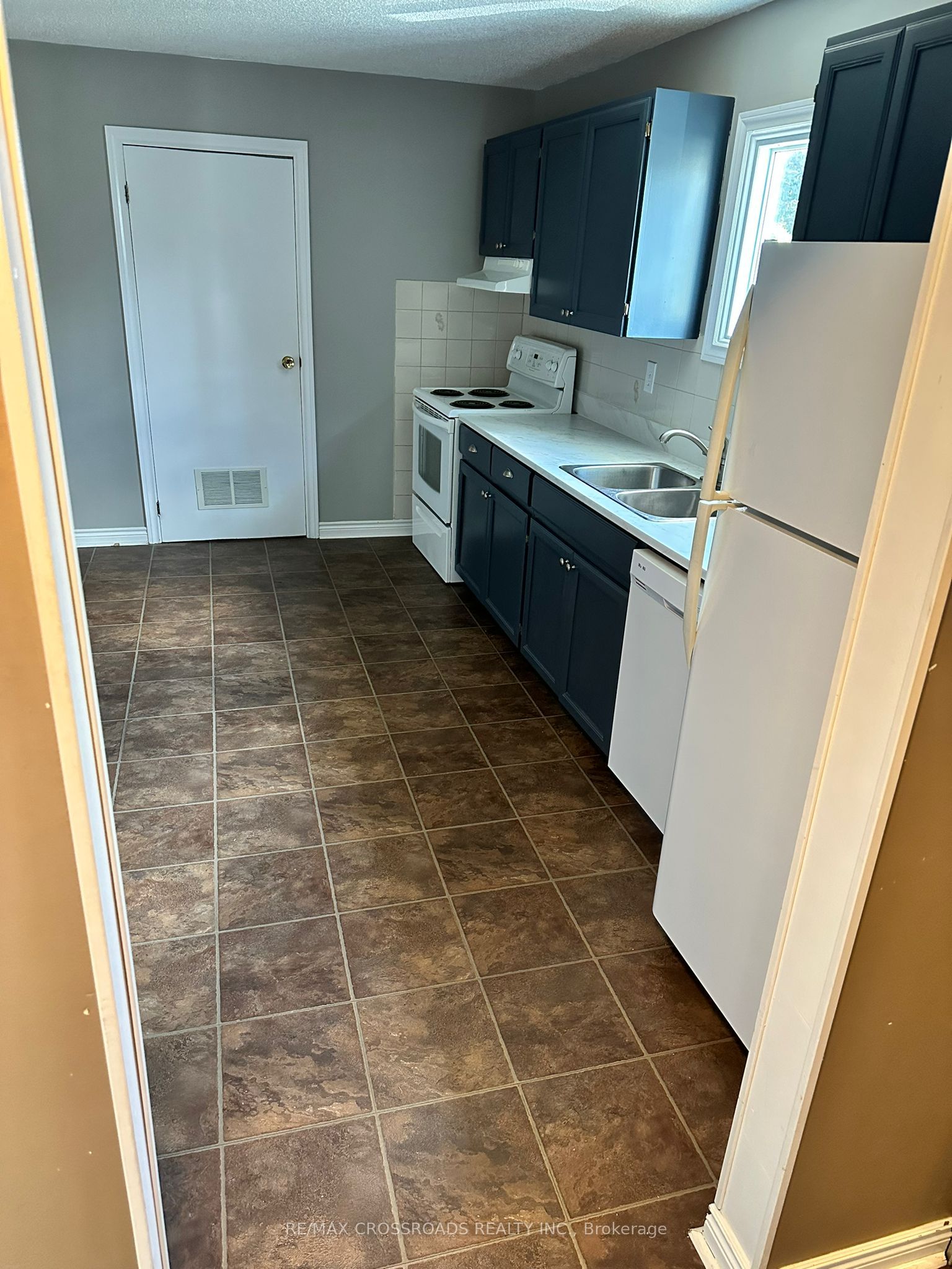 Unit Main - 613 Perry Street, Whitby 2