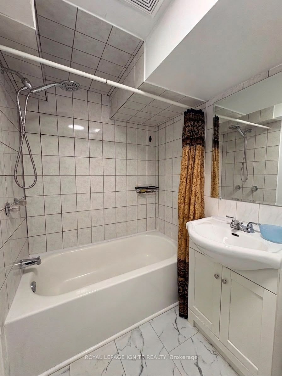 Unit Bsmt - 7 Marlena Drive, Scarborough 4