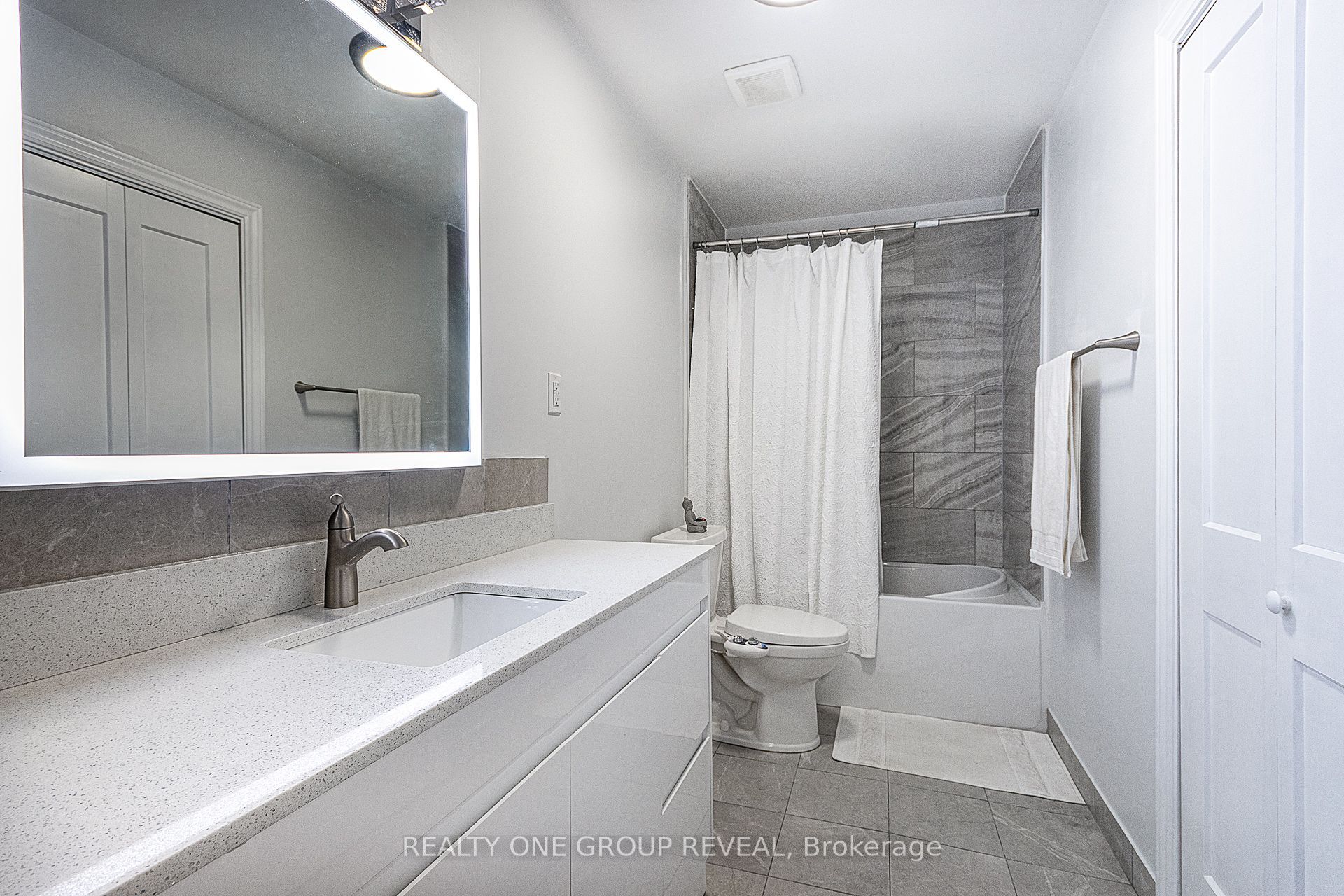 Unit Lower - 524 Simcoe Street S, Oshawa 5