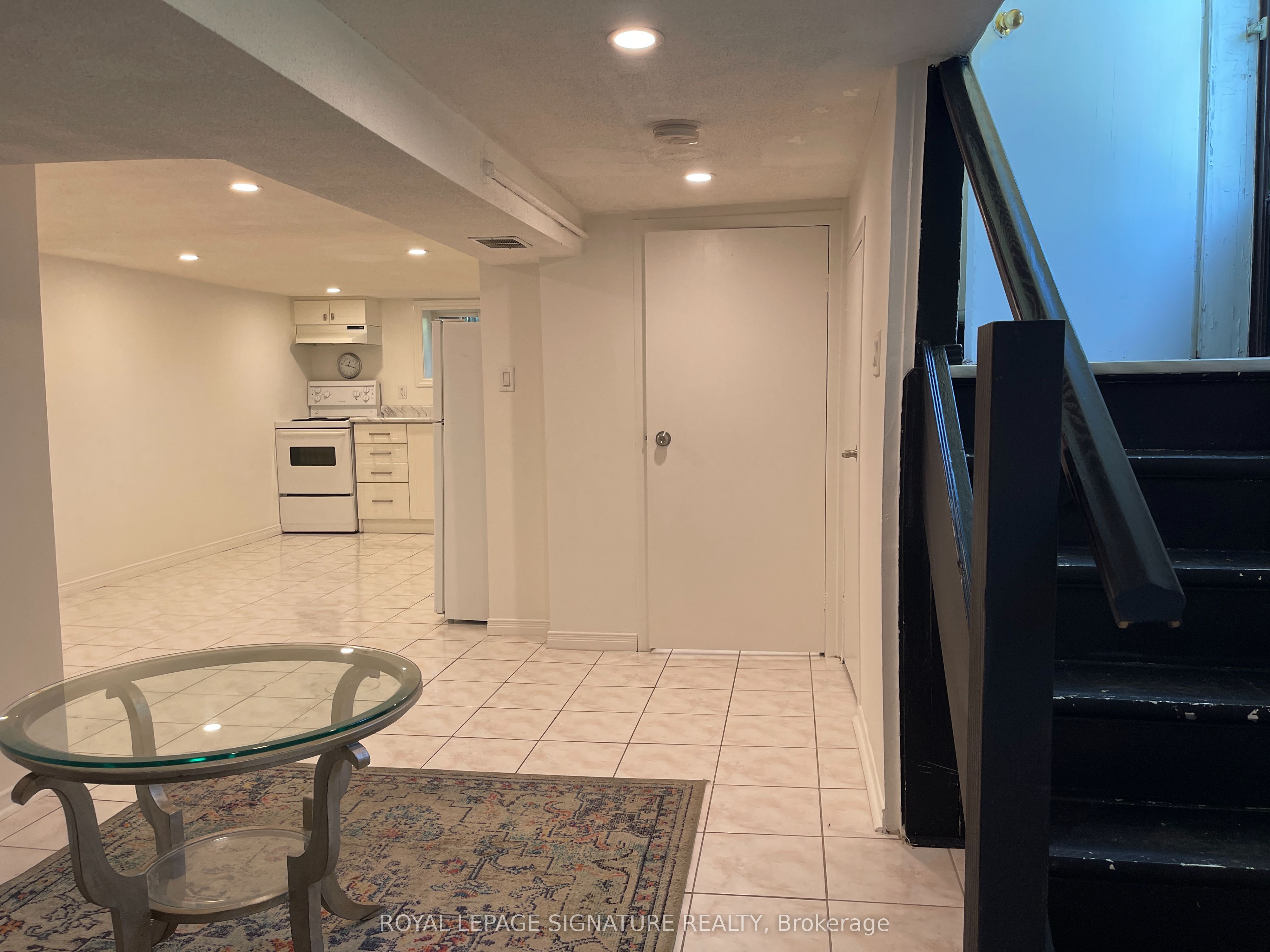Unit Bsmt - 24 Weymouth Avenue, Toronto 3