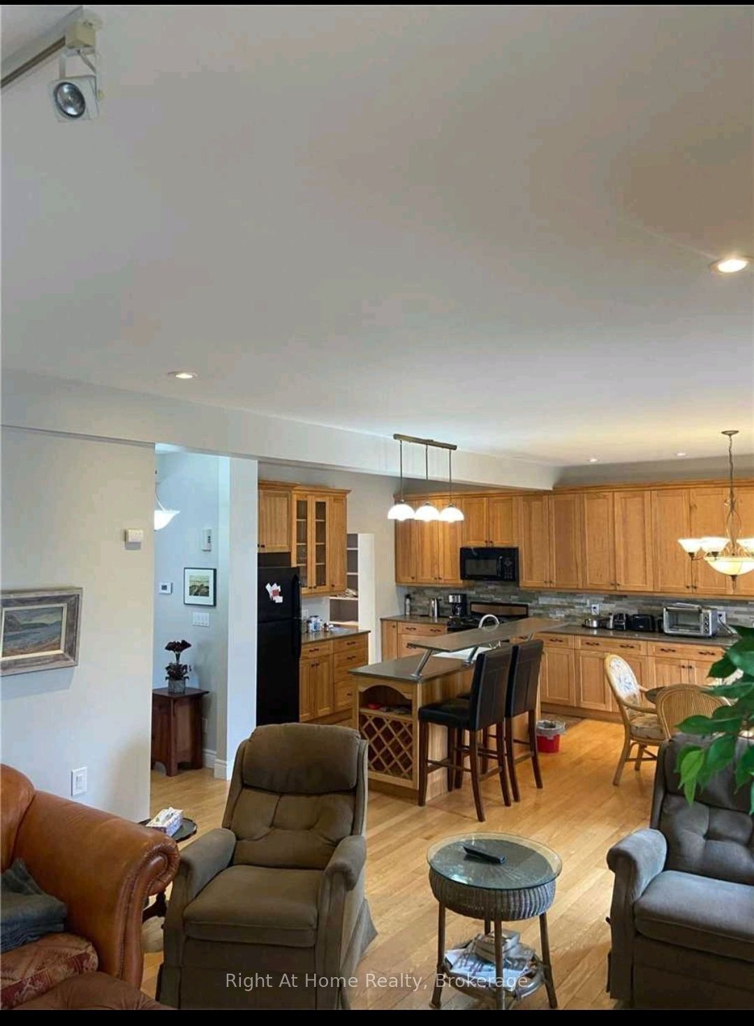 Unit Main - 40 Prospect Street, Clarington 4