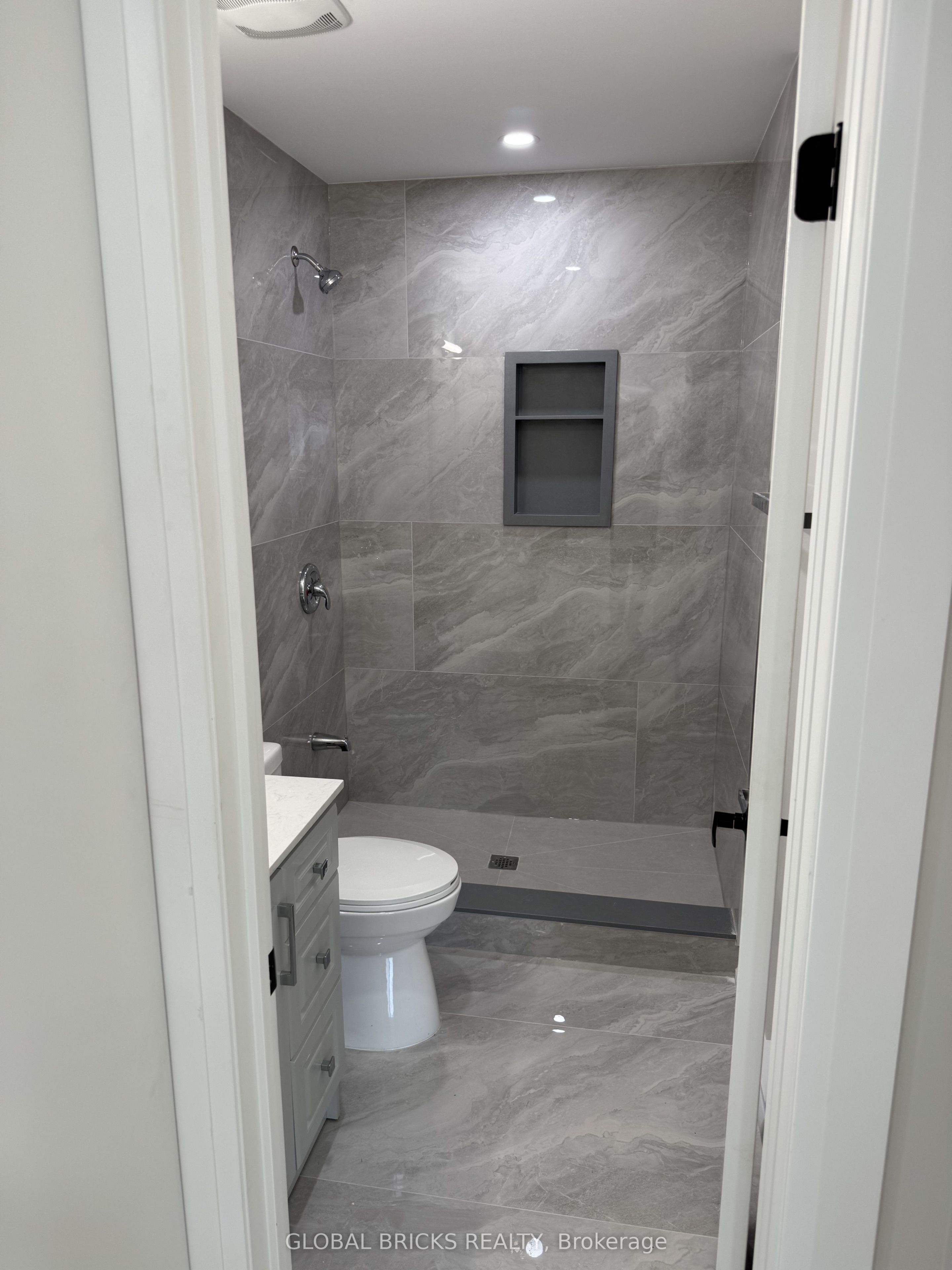 Unit Unit 3-Lower - 101 Minerva Avenue, Scarborough 2