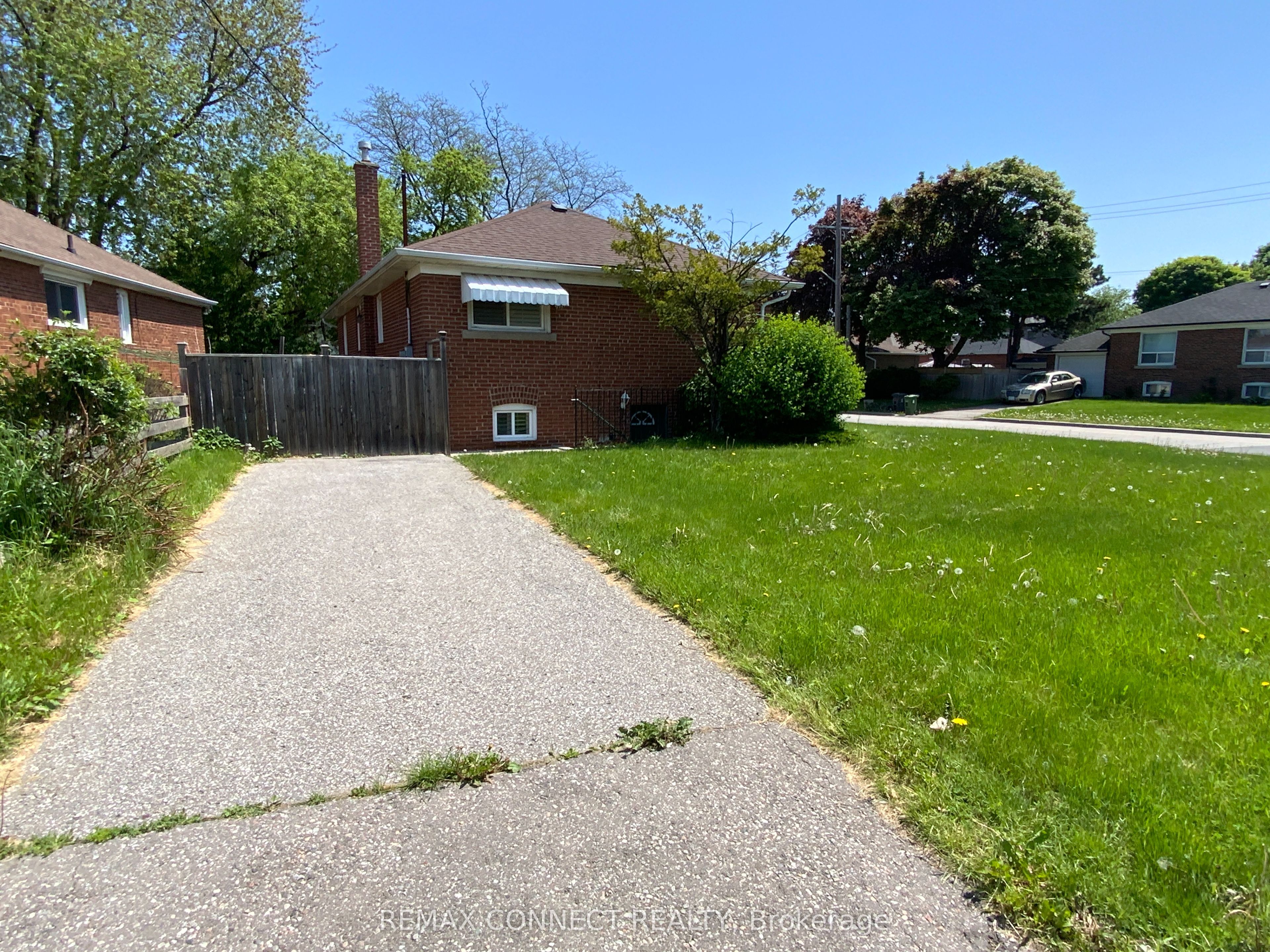 Unit Bsmt Bdrm C - 2 Kellyvale Road, Scarborough 3