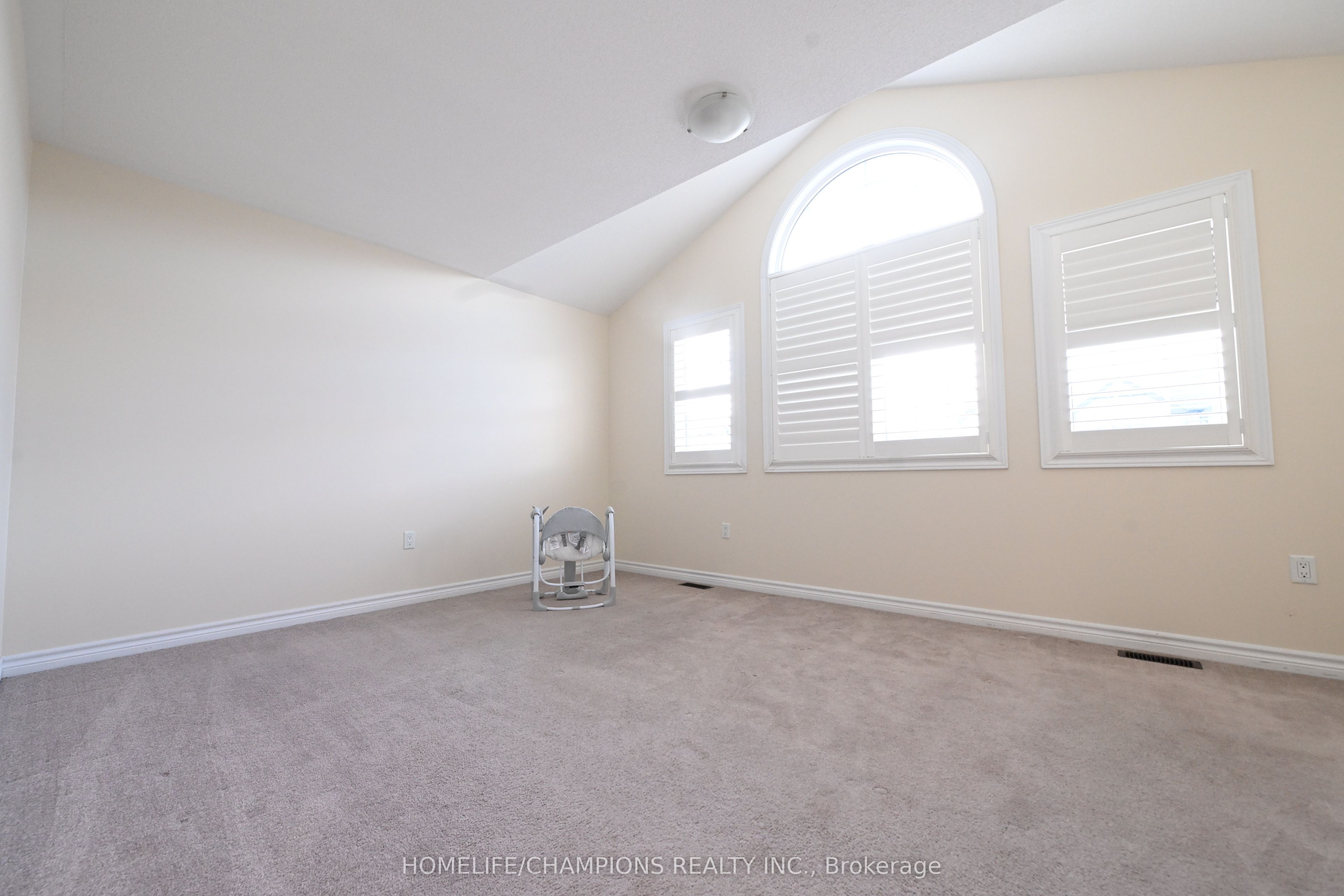 211 Northglen Boulevard, Clarington 4