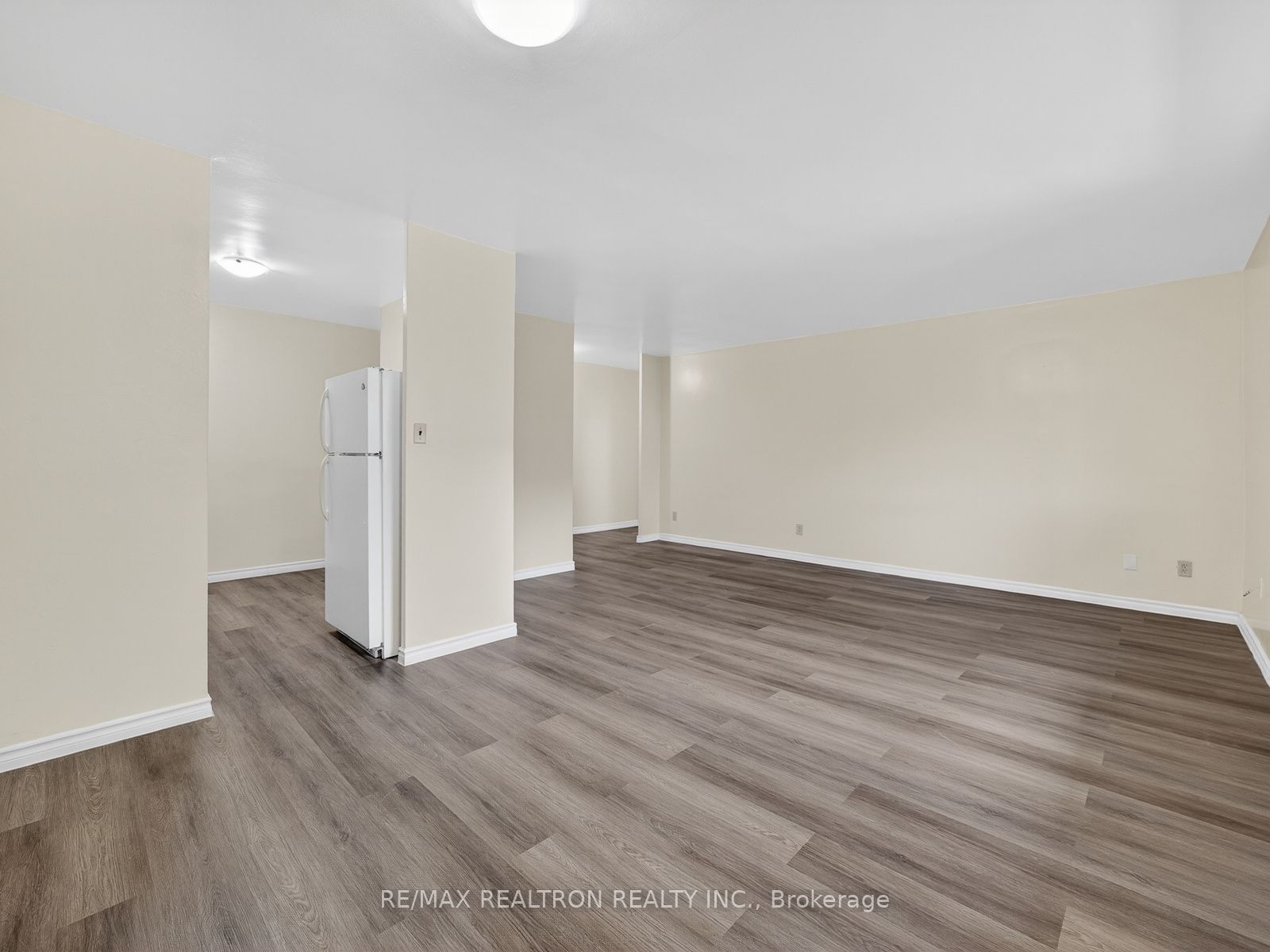 Unit 303 - 275 Wentworth Street W, Oshawa 1
