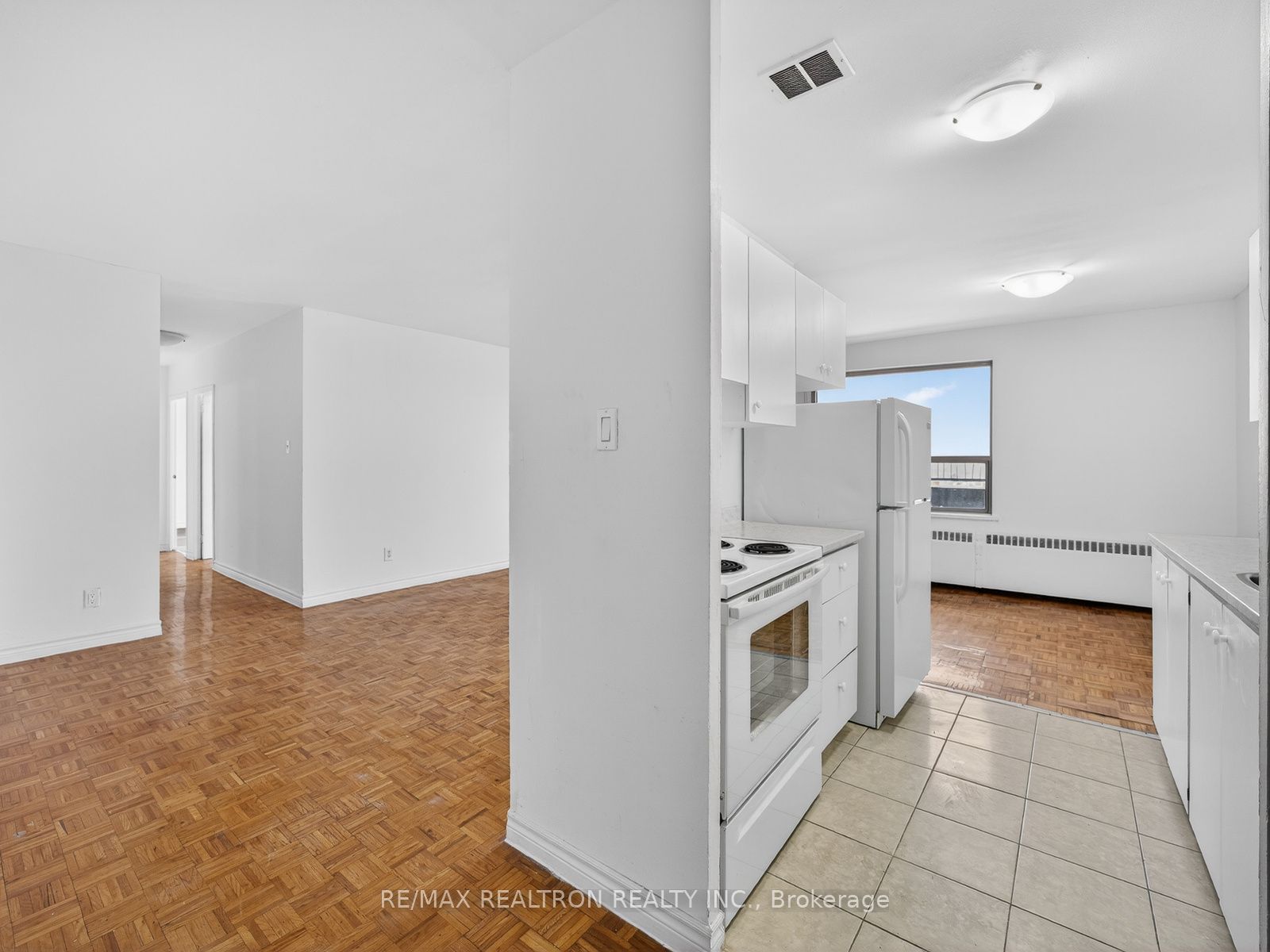 Unit 205 - 275 Wentworth Street W, Oshawa 3