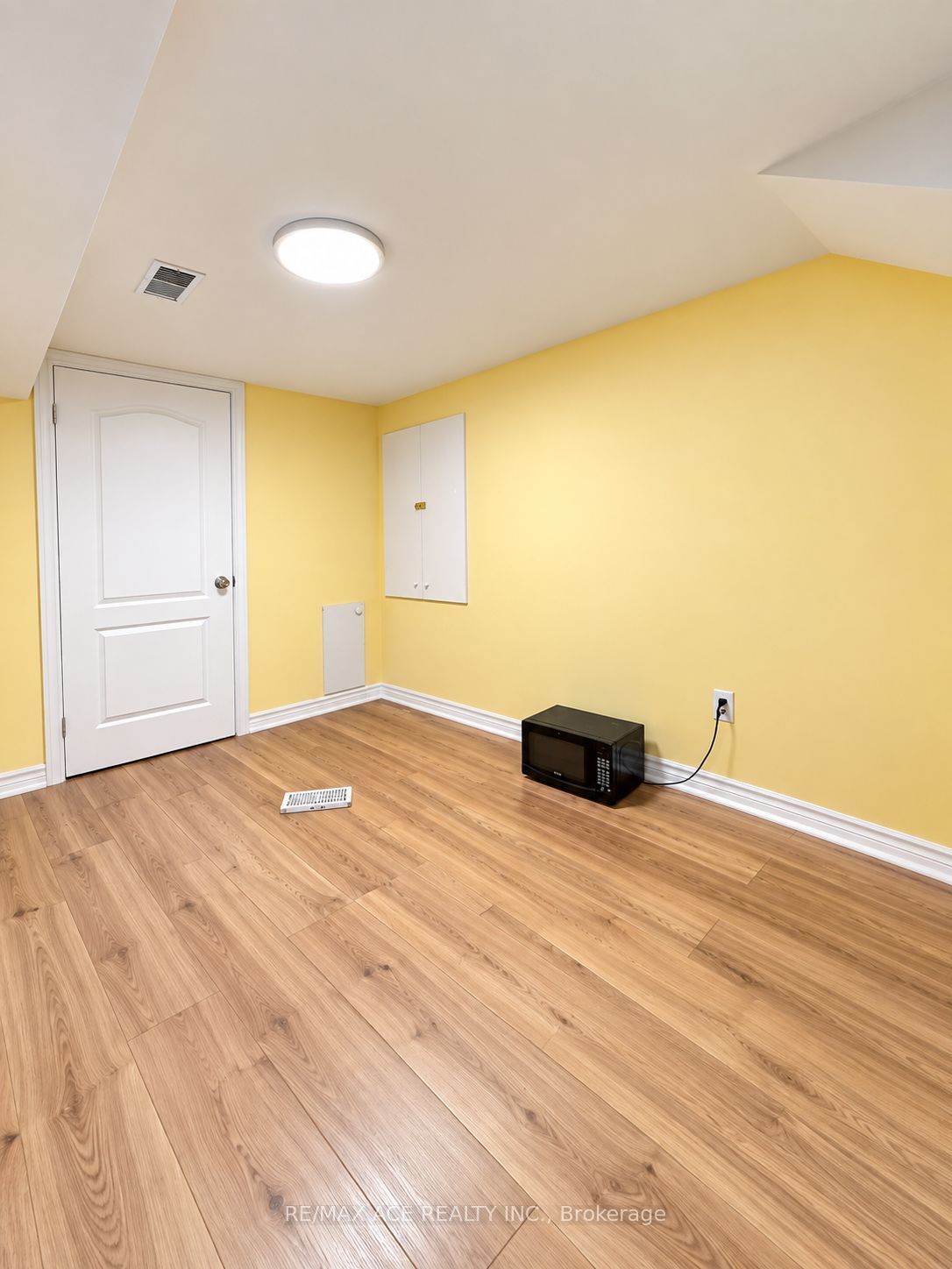 Unit Bsmt - 57 Steppingstone Trail, Scarborough 5