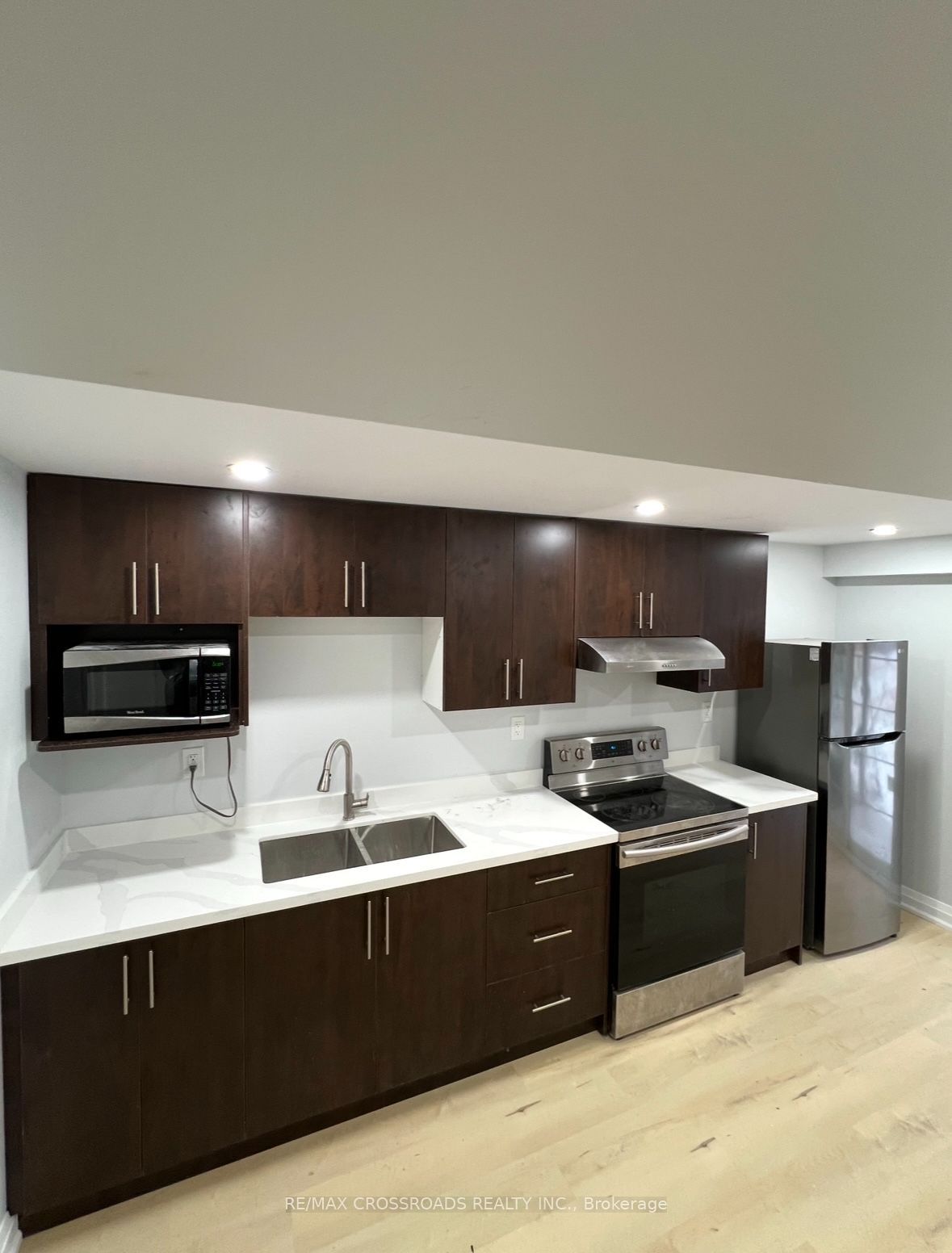 Unit Basement Apartment - 2388 Dress Circle Crescent, Oshawa 3