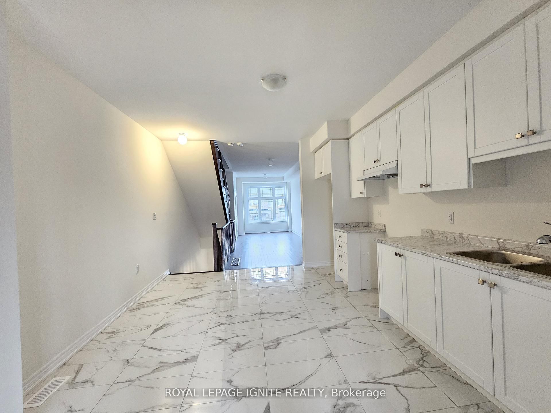 919 Crowsnest Hollow, Pickering 5