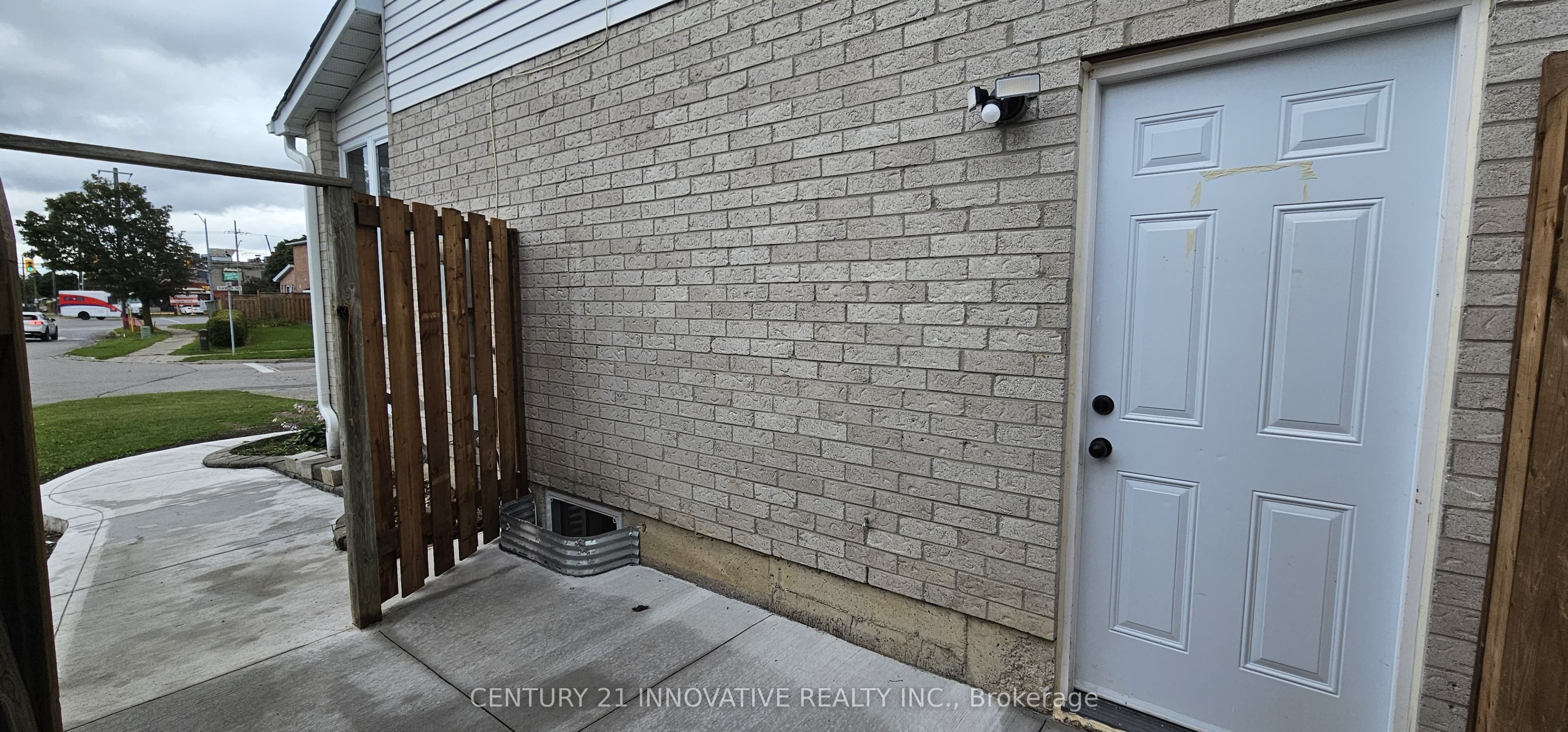 2 Blackburn Crescent, Ajax 3