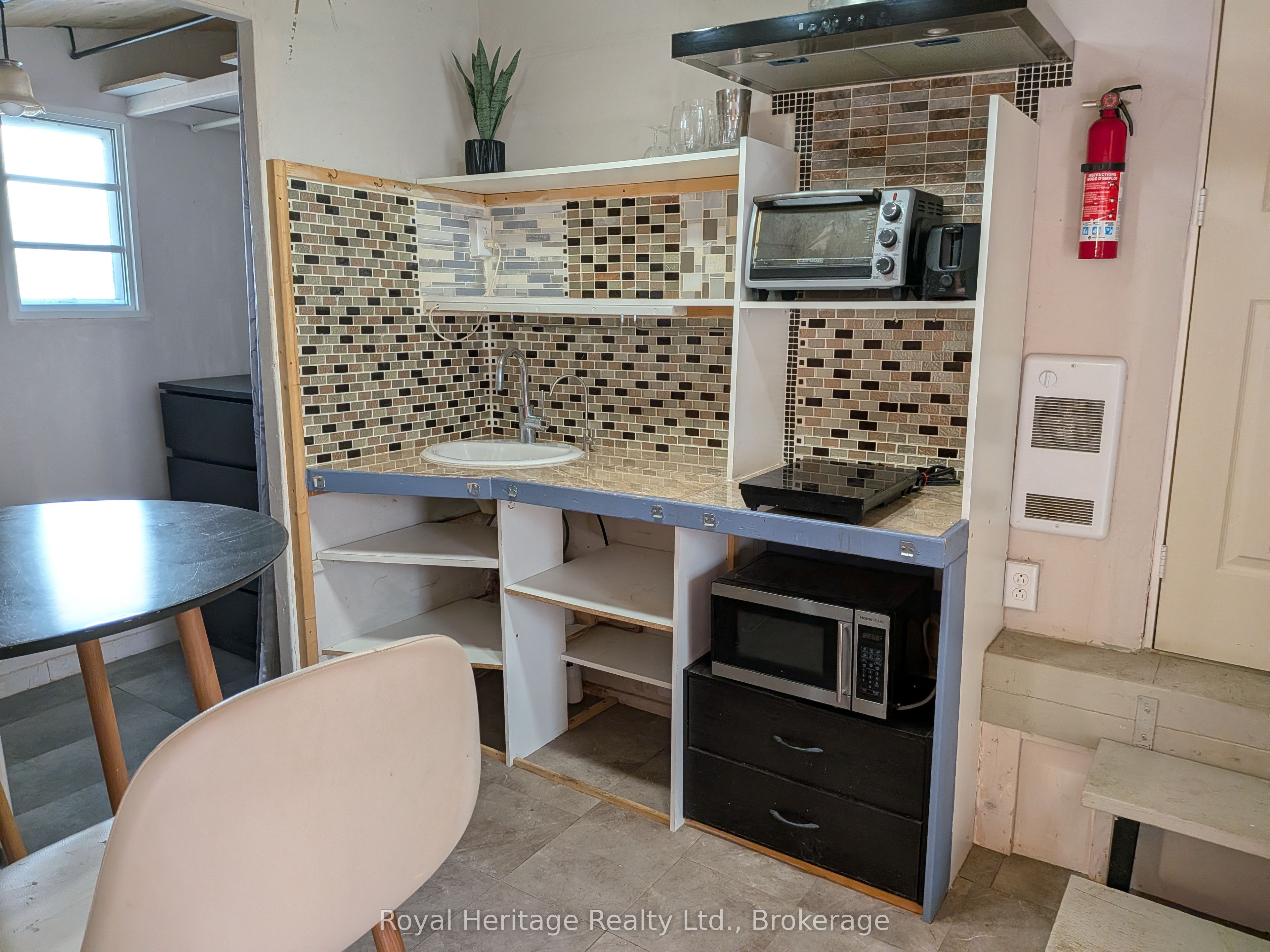 Unit B - 204 Court Street, Oshawa 2