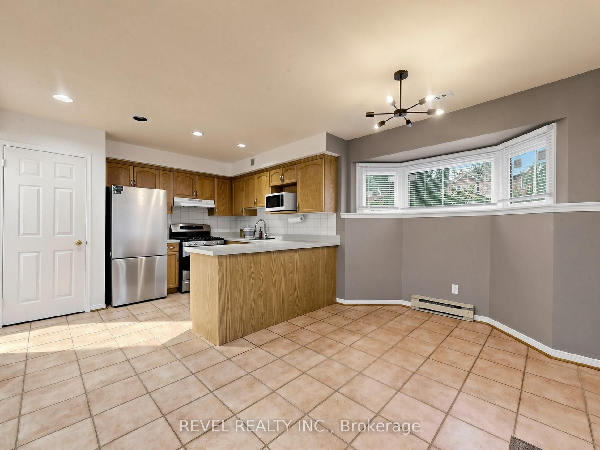 Unit Lower - 831 Regal Crescent, Pickering 5