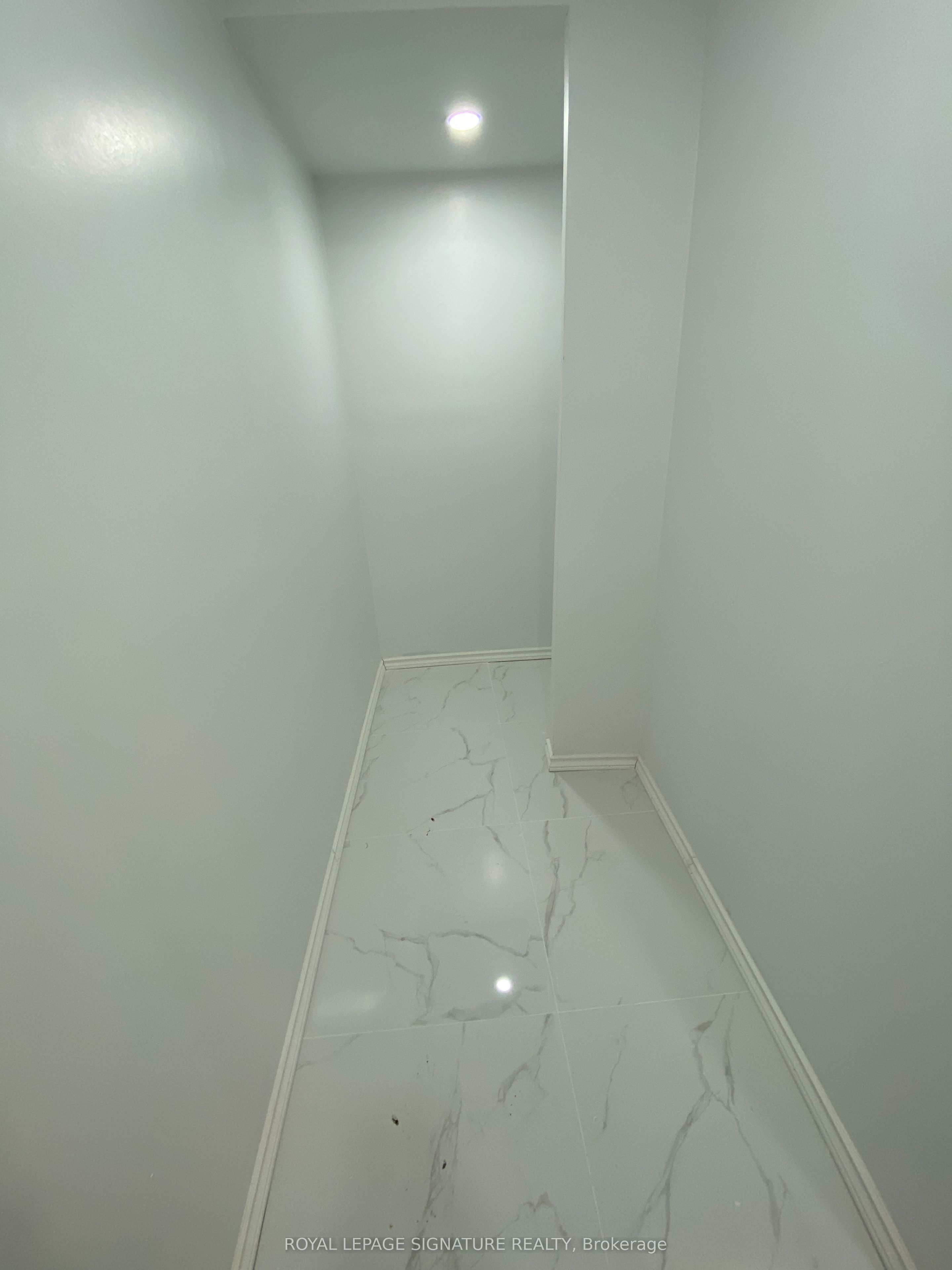 Unit Lower Level - 123 Mildenhall Place, Whitby 4
