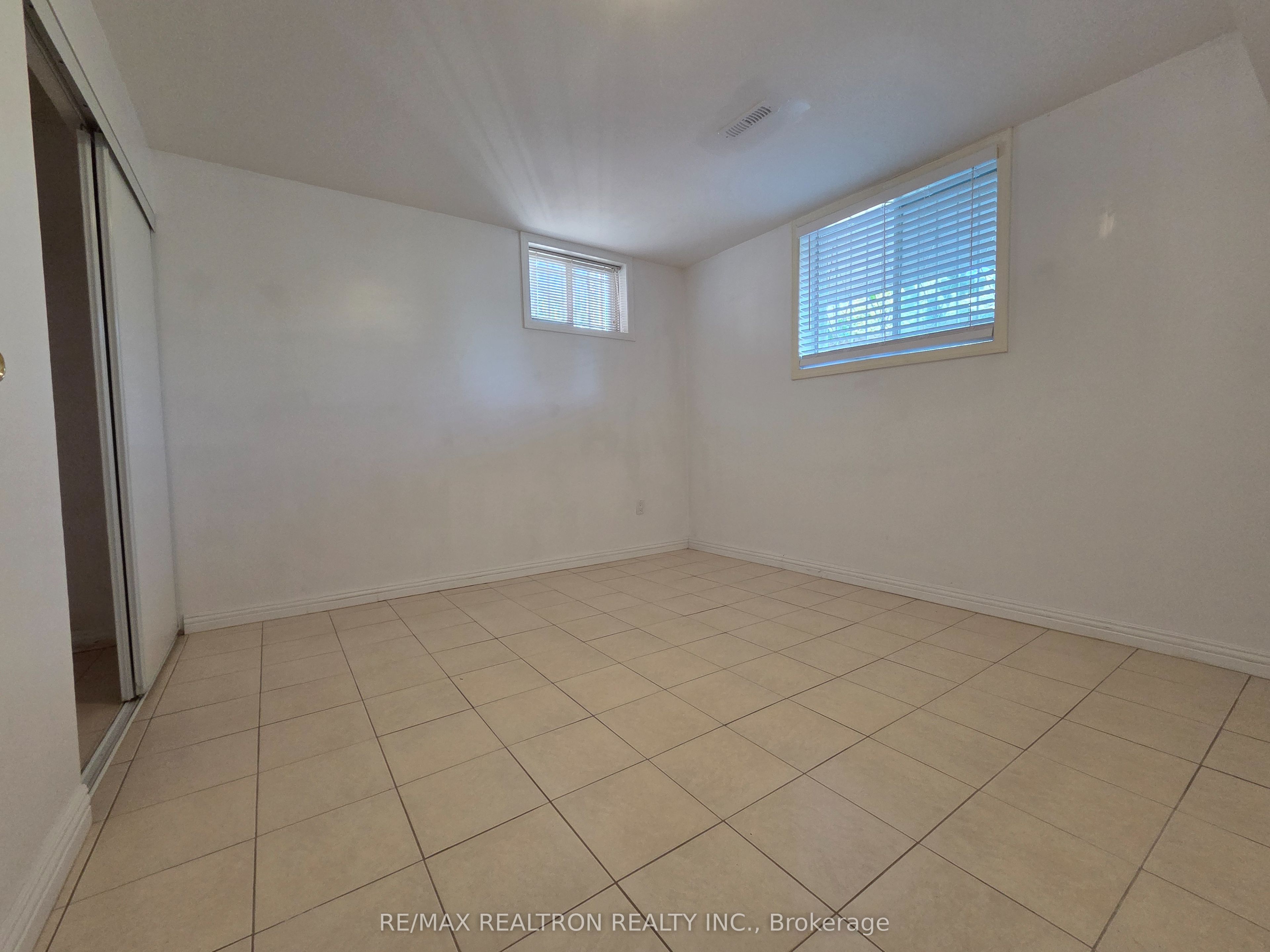 Unit Basement - 23 Morbank Drive, Scarborough 4