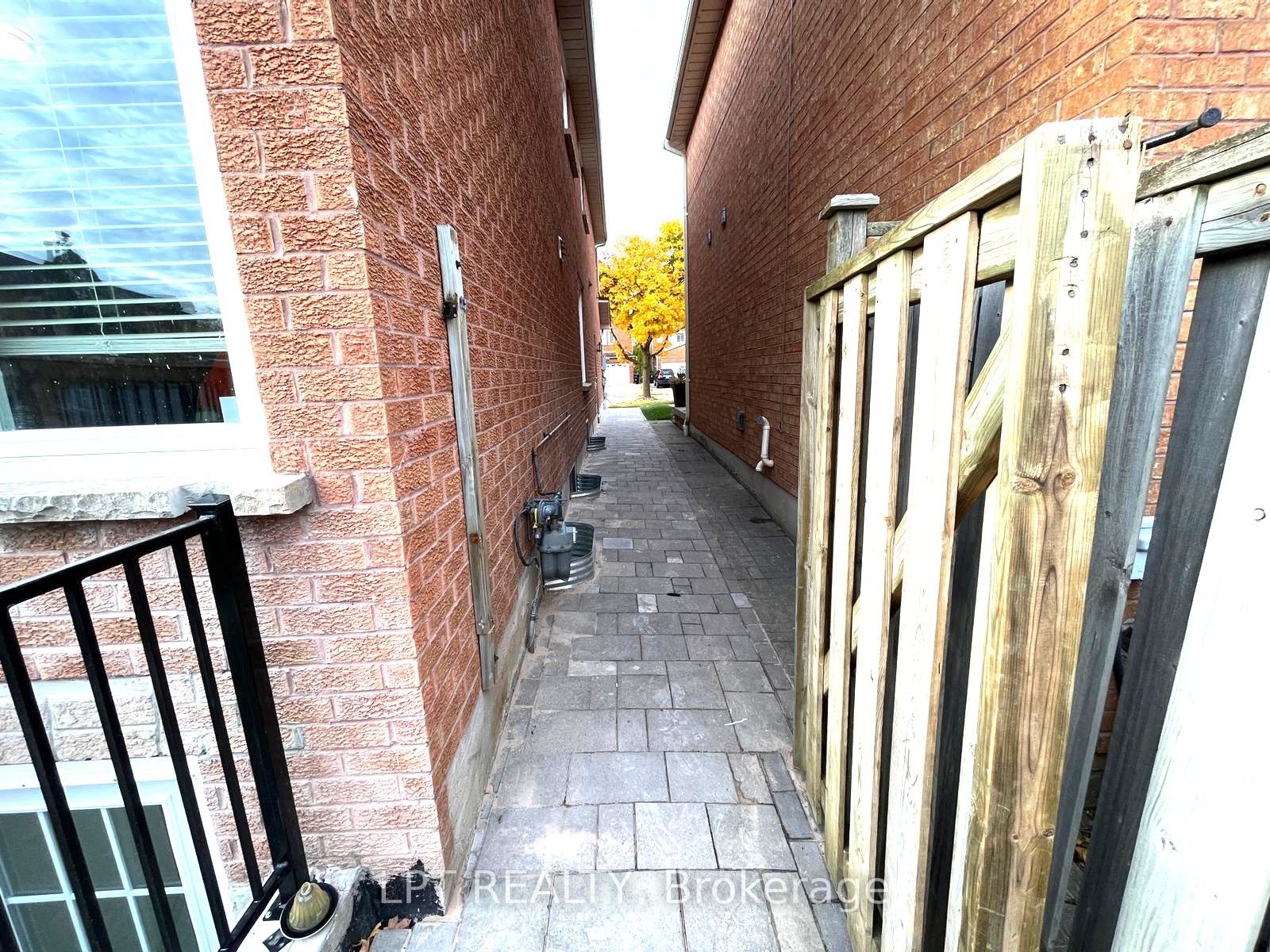Unit Bsmt - 17 Glenheather Terrace, Scarborough 4