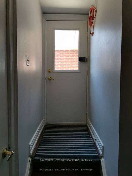 2 Lonsdale Court, Markham 3