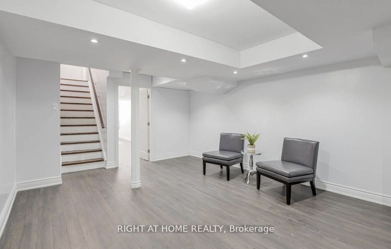 Unit Basmt - 2 Township Avenue, Richmond Hill 5