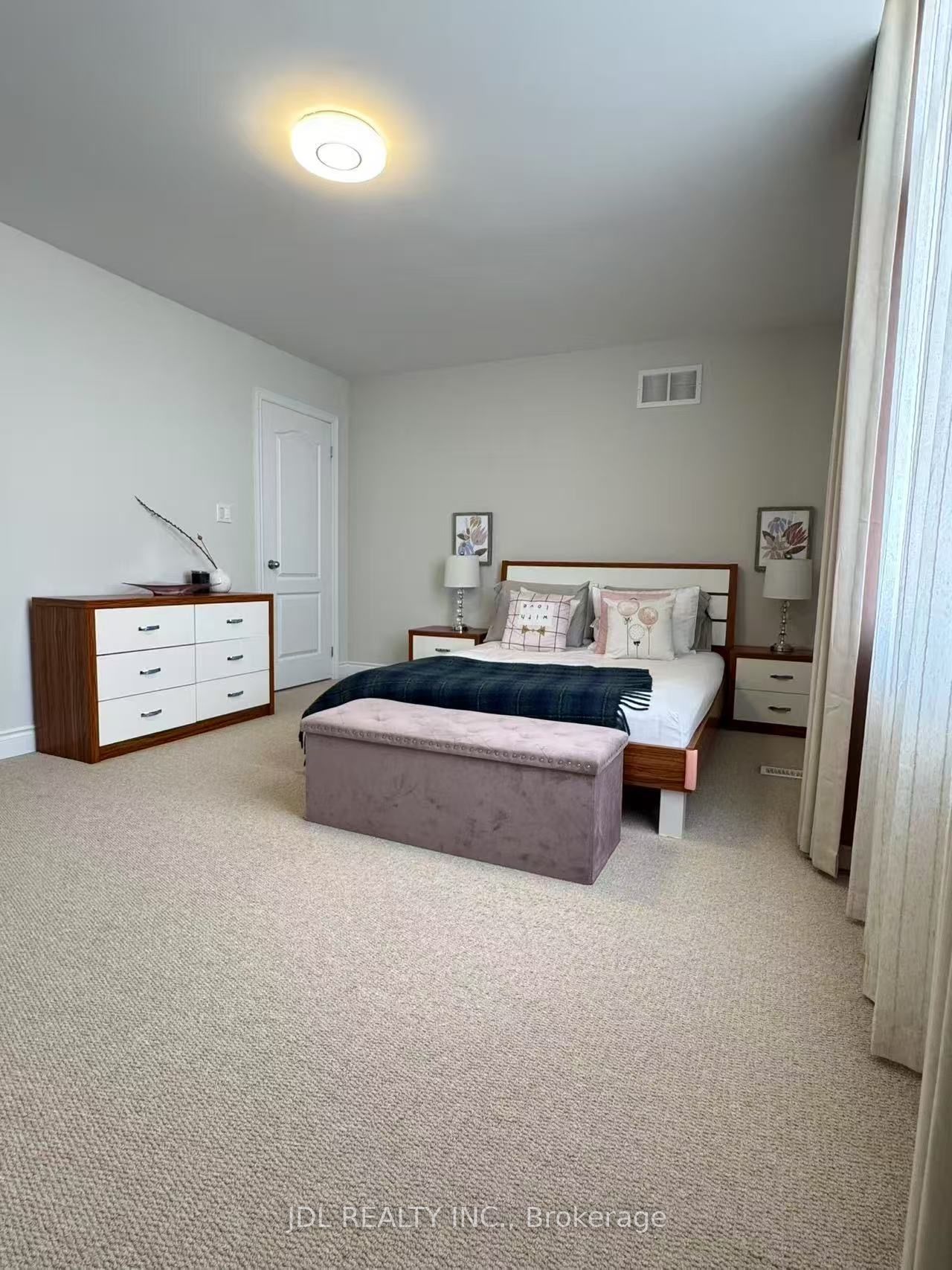 Unit Second Floor room A - 936 Goring Circle, Newmarket 4