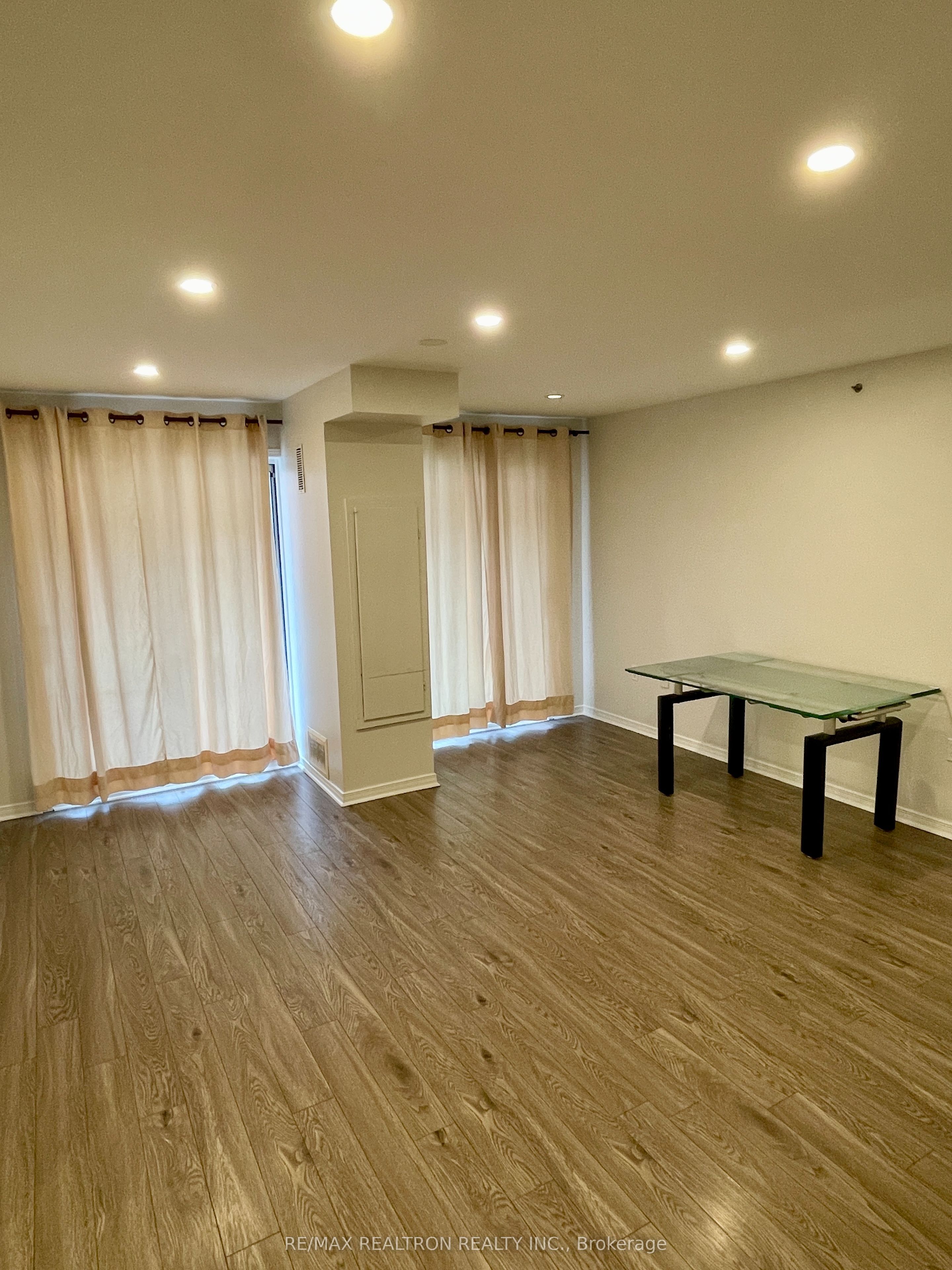 Unit 821 - 75 Weldrick Road, Richmond Hill 5