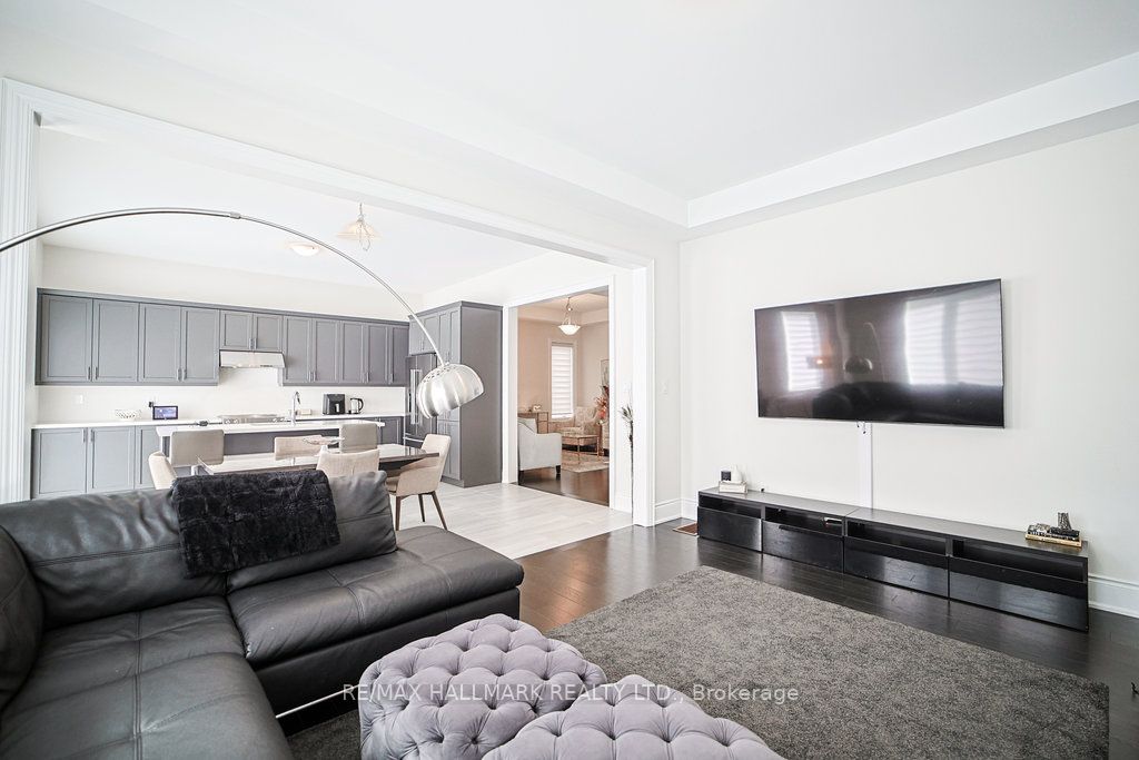 25 Kentledge Avenue, East Gwillimbury 2