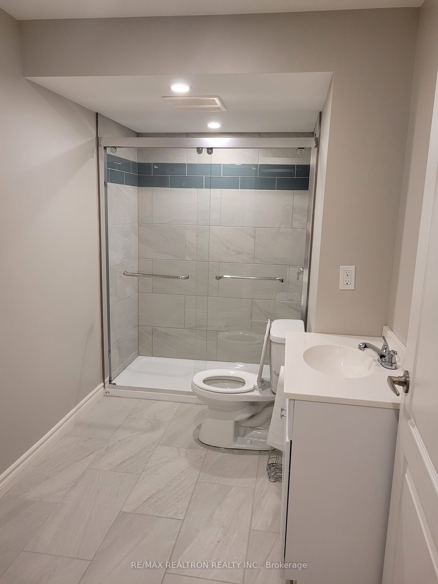 Unit Bsmt B - 7 Billingham Heights, Aurora 5