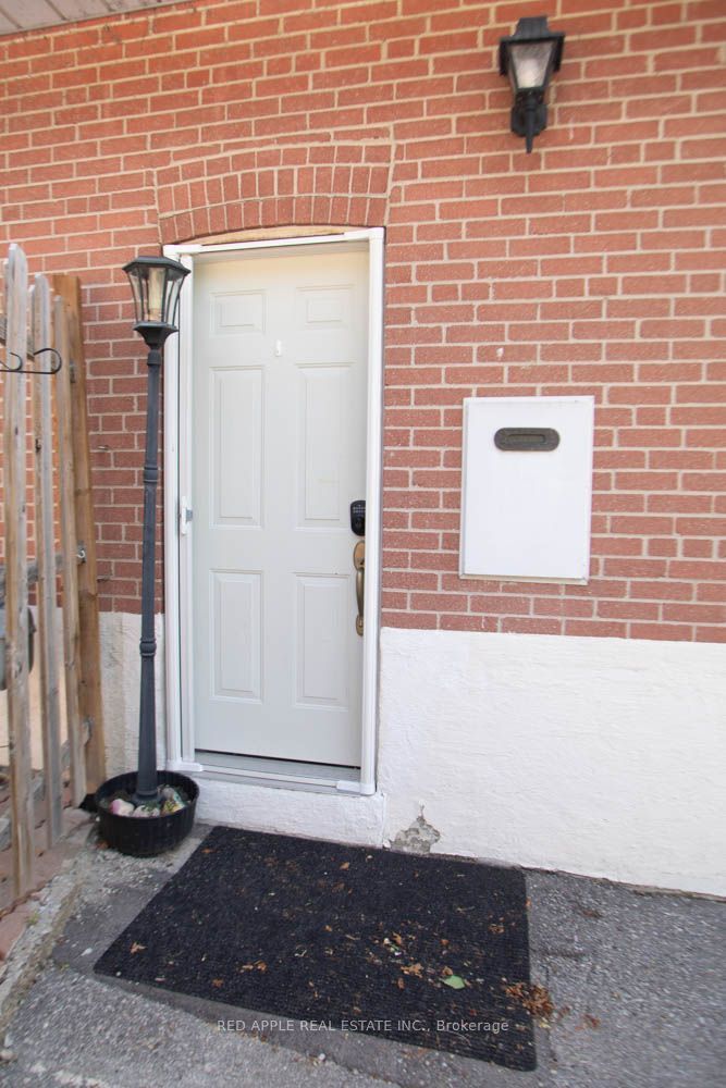 126 LONGFORD Drive, Newmarket 3