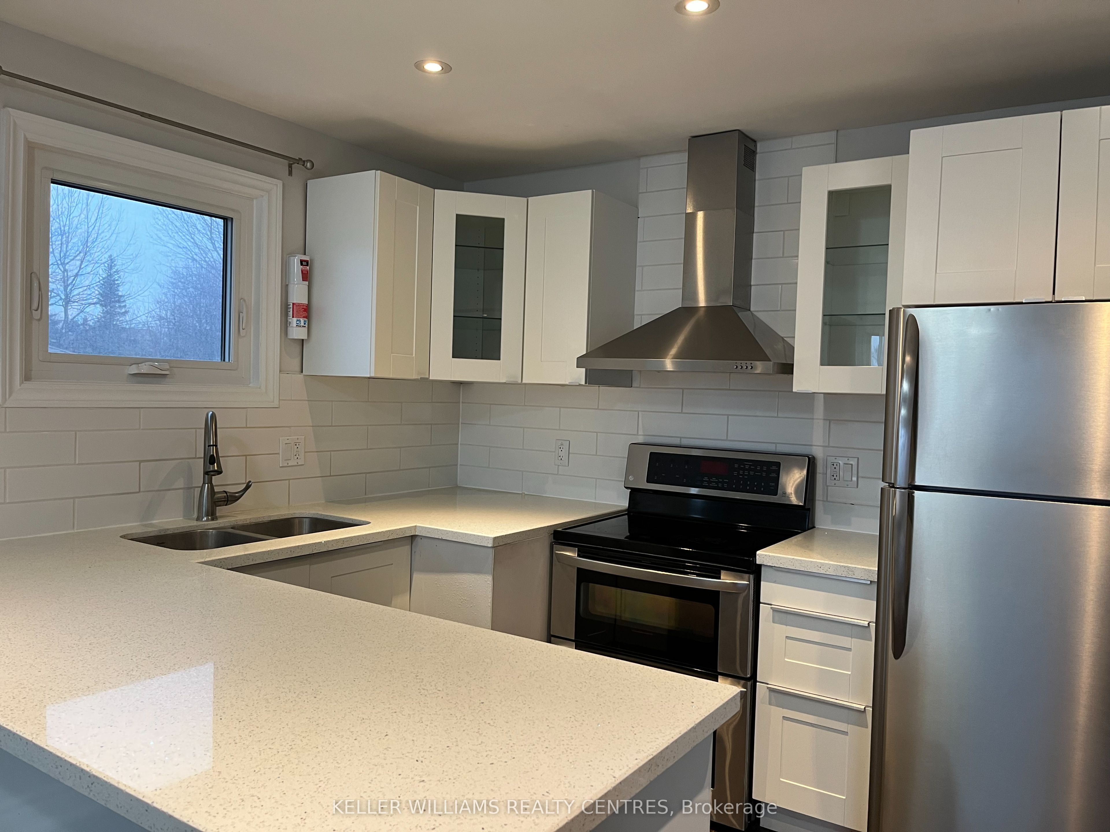 Unit Upper - 211 Silverbirch Drive, Newmarket 3
