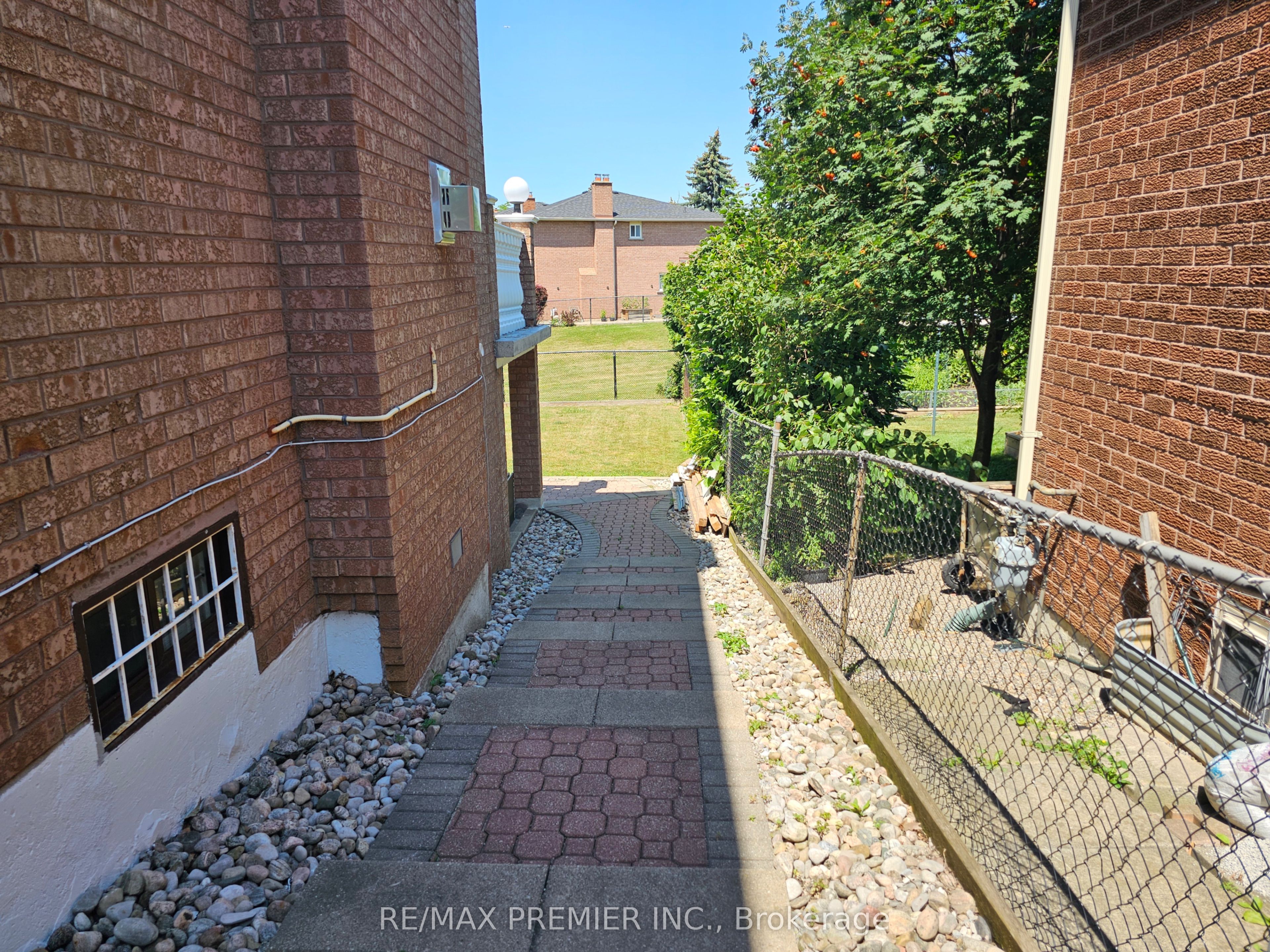 Unit B-Basement - 16 Vineyard Court, Vaughan 3