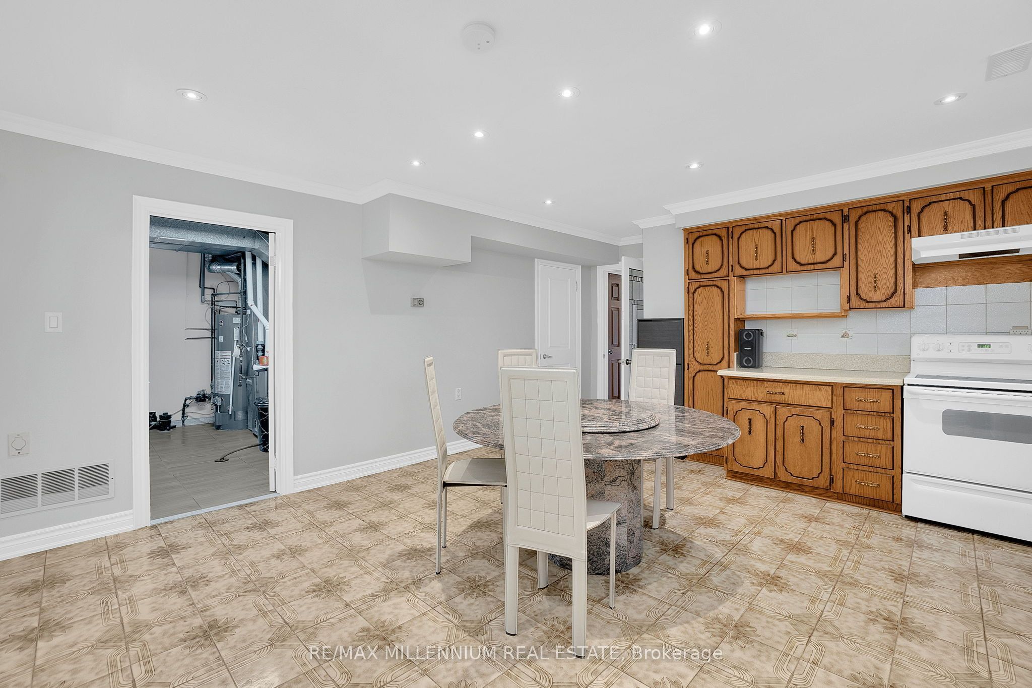 Unit Lower - 99 Willis Road, Vaughan 4