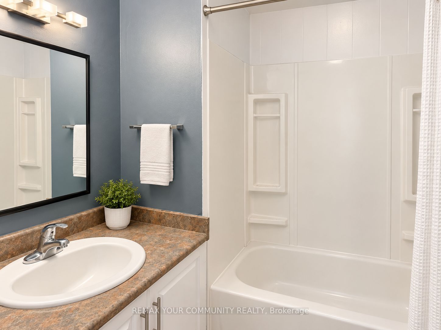 567 Granby Place, Newmarket 4