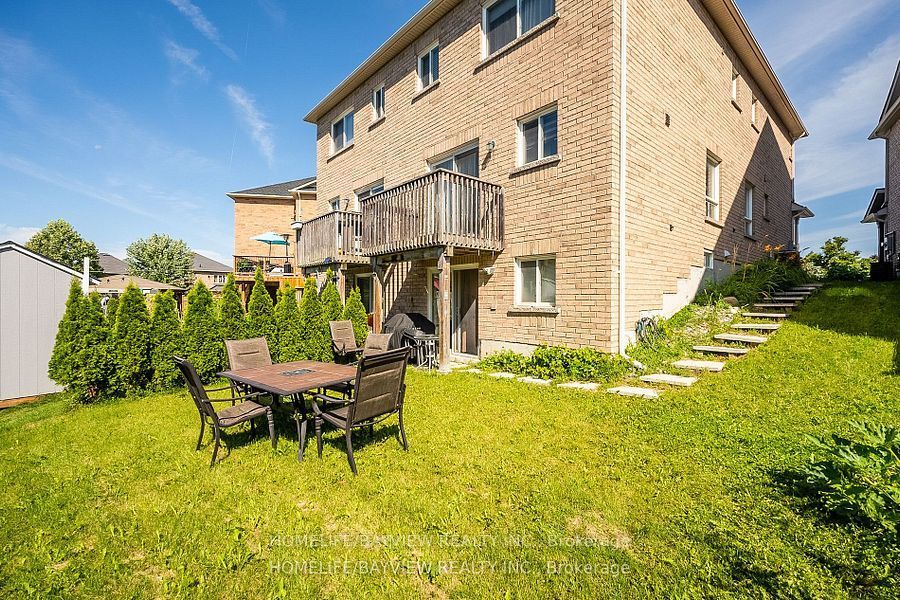 Unit Walkout Basement - 32 Four Seasons Crescent, Newmarket 1