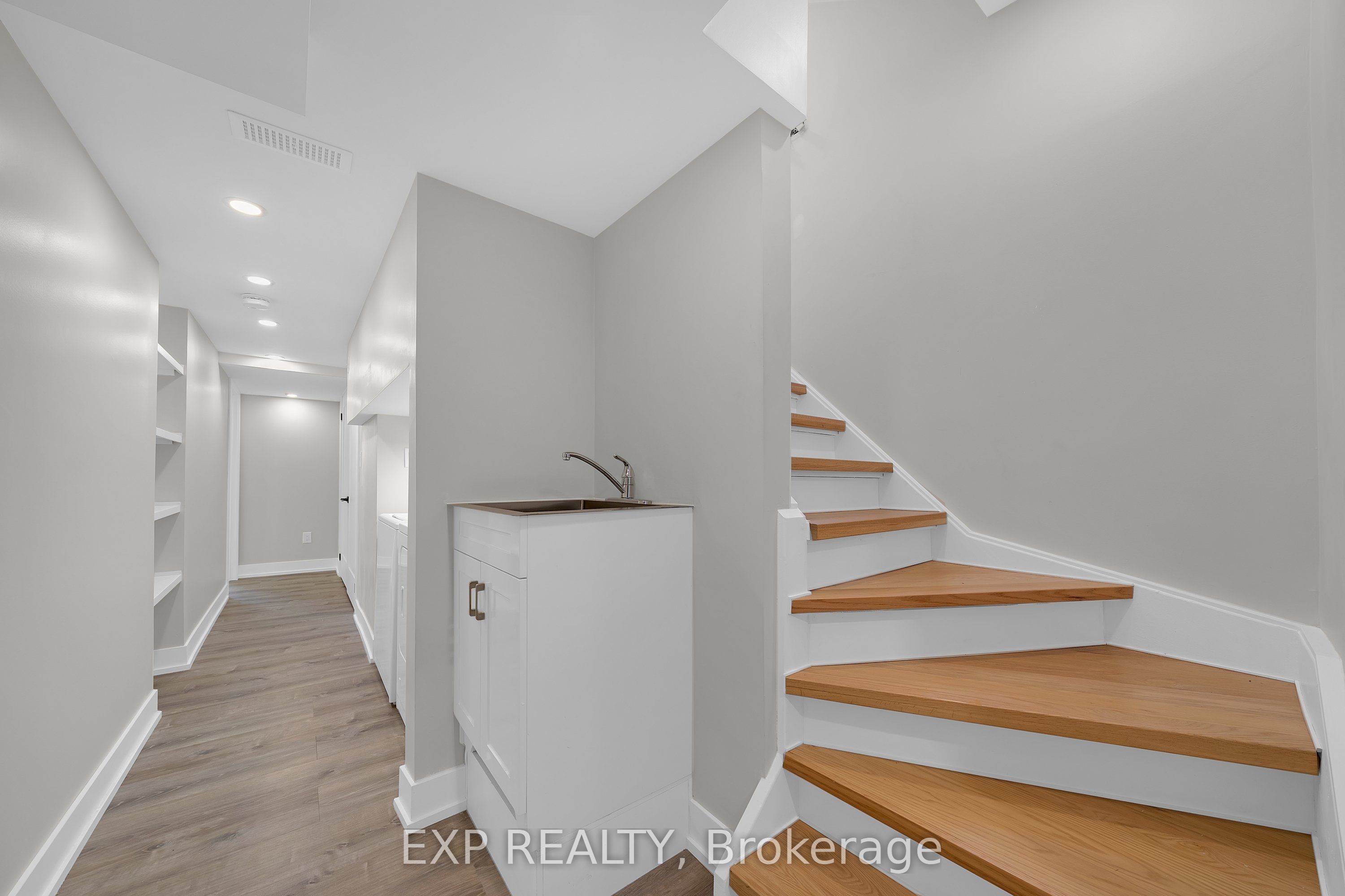 25 La Cassandra Drive, Vaughan 4