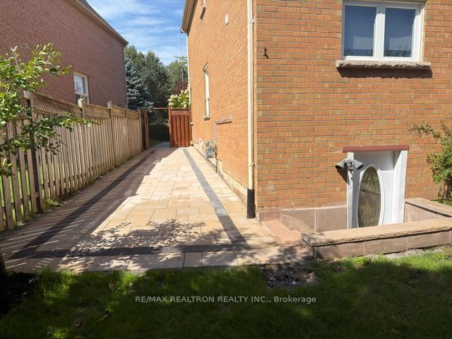 Unit Basement - 97 Mcclellan Way, Aurora 3