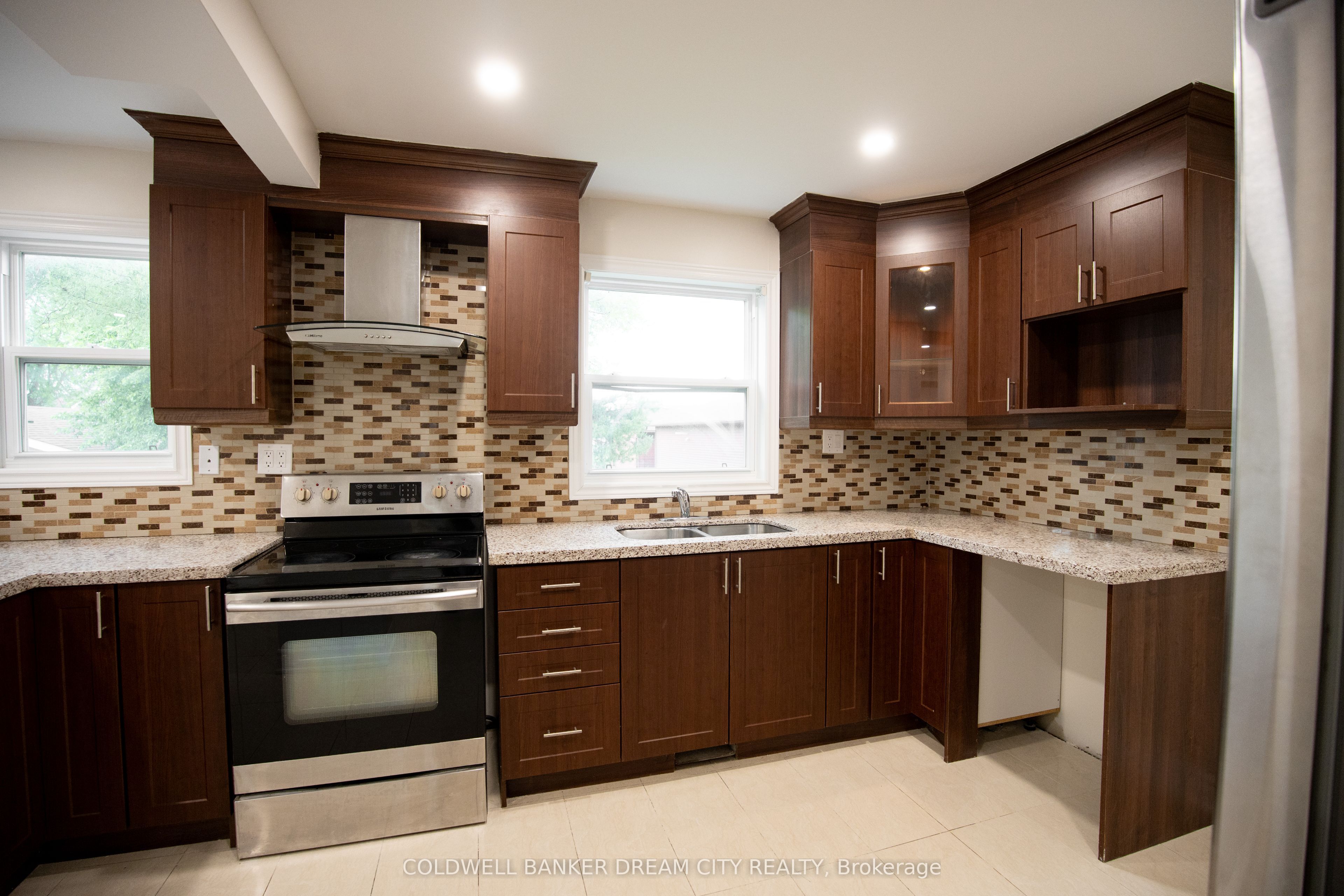 Unit Upper - 22 Elm Grove Avenue, Richmond Hill 2