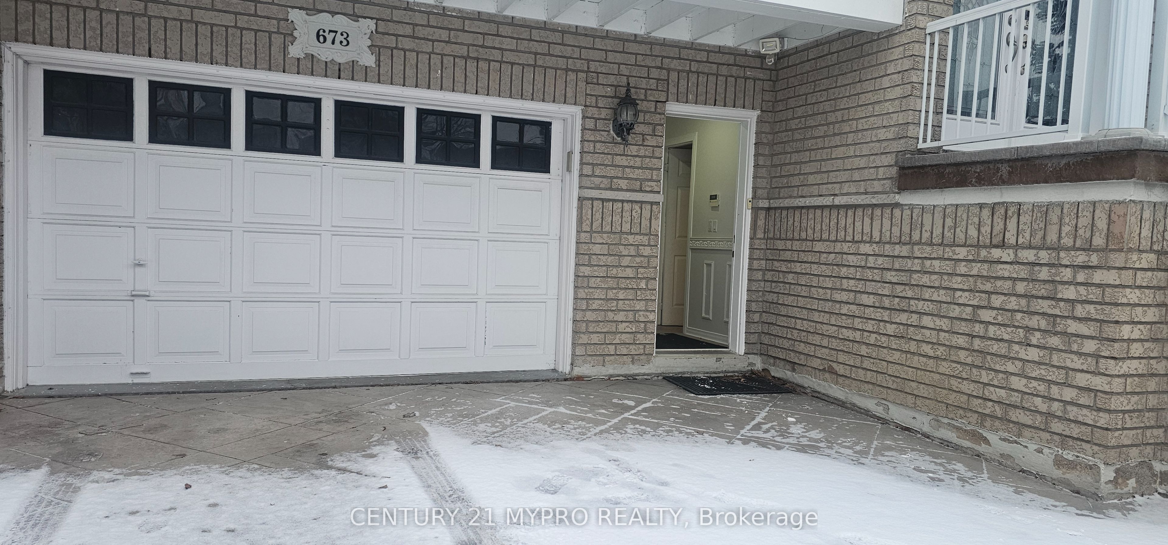 Unit Bsmnt - 673 Society Crescent, Newmarket 2