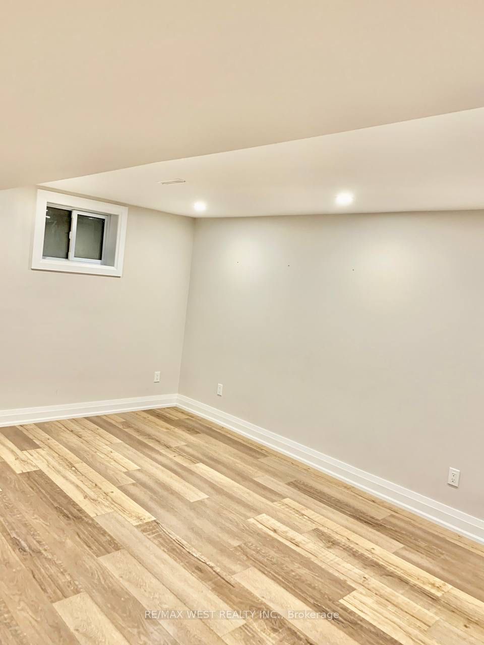 Unit Basement - 5 Mcdonald Drive, Aurora 3
