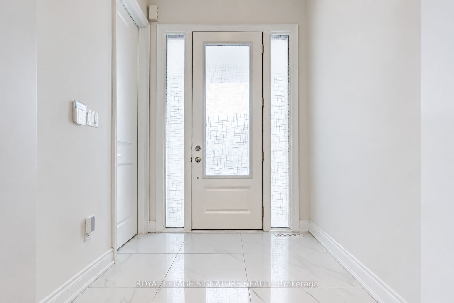 71 Maple Fields Circle, Aurora 2