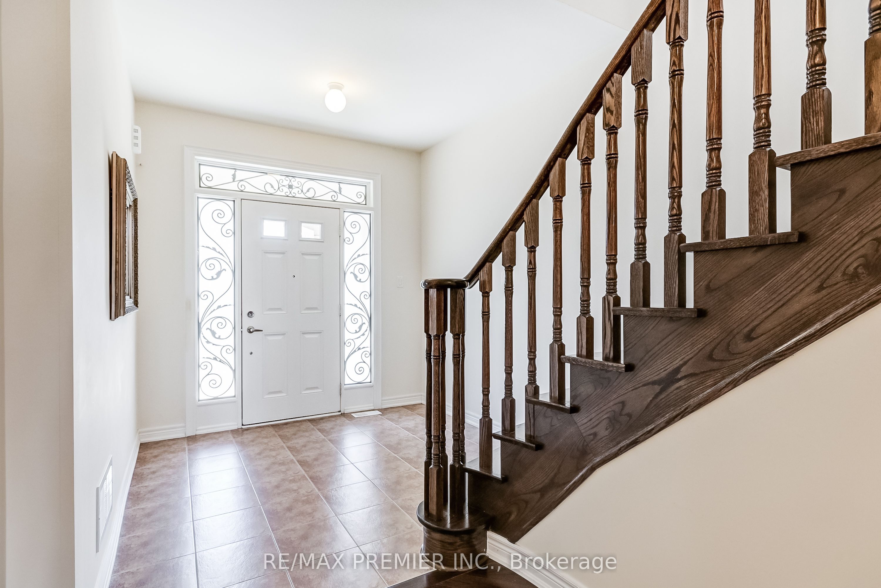 246 Hansard Drive, Vaughan 4