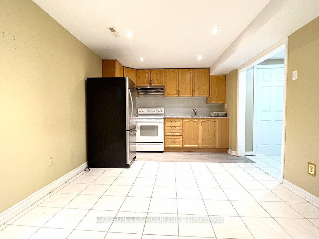 Bsmt 50 Coppard Ave, Markham 3