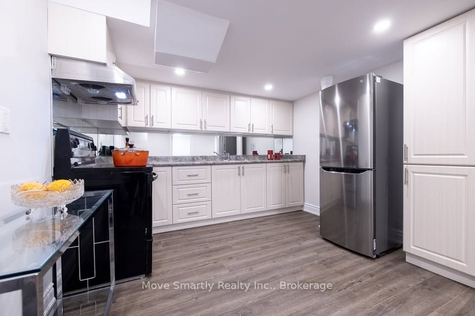 Unit Lower - 131 Bentwood Crescent, Vaughan 3