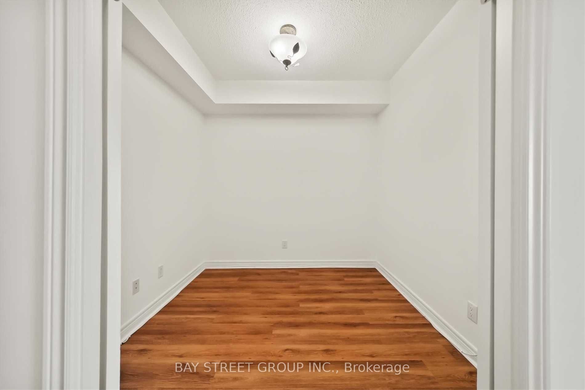 Unit 204 - 88 Promenade Circle, Vaughan 4