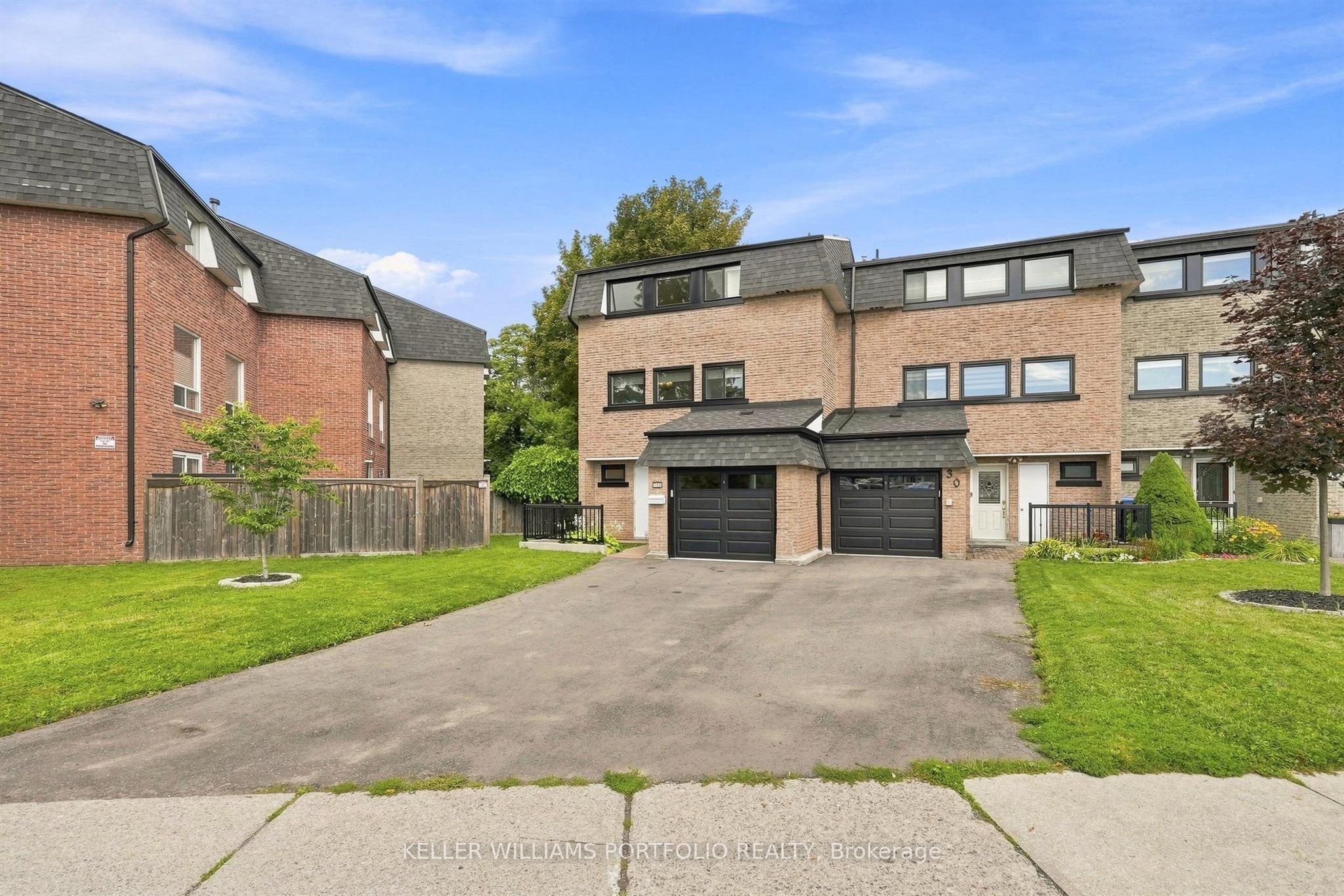 32 Henderson Drive, Aurora 2