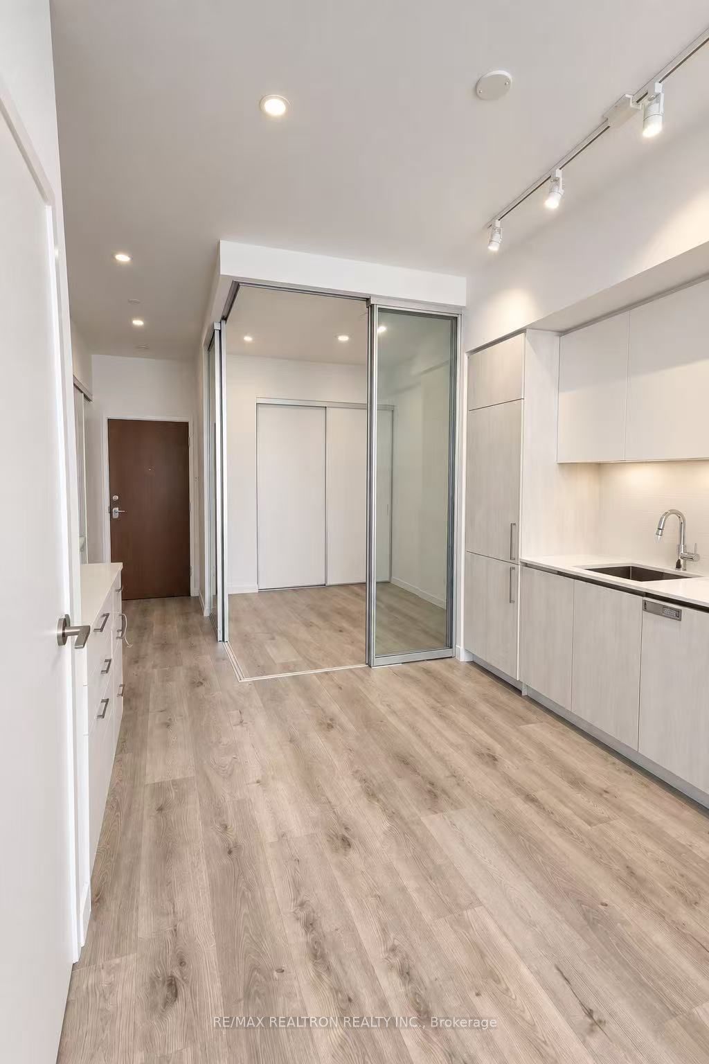 Unit 202 - 1000 Portage Parkway, Vaughan 5