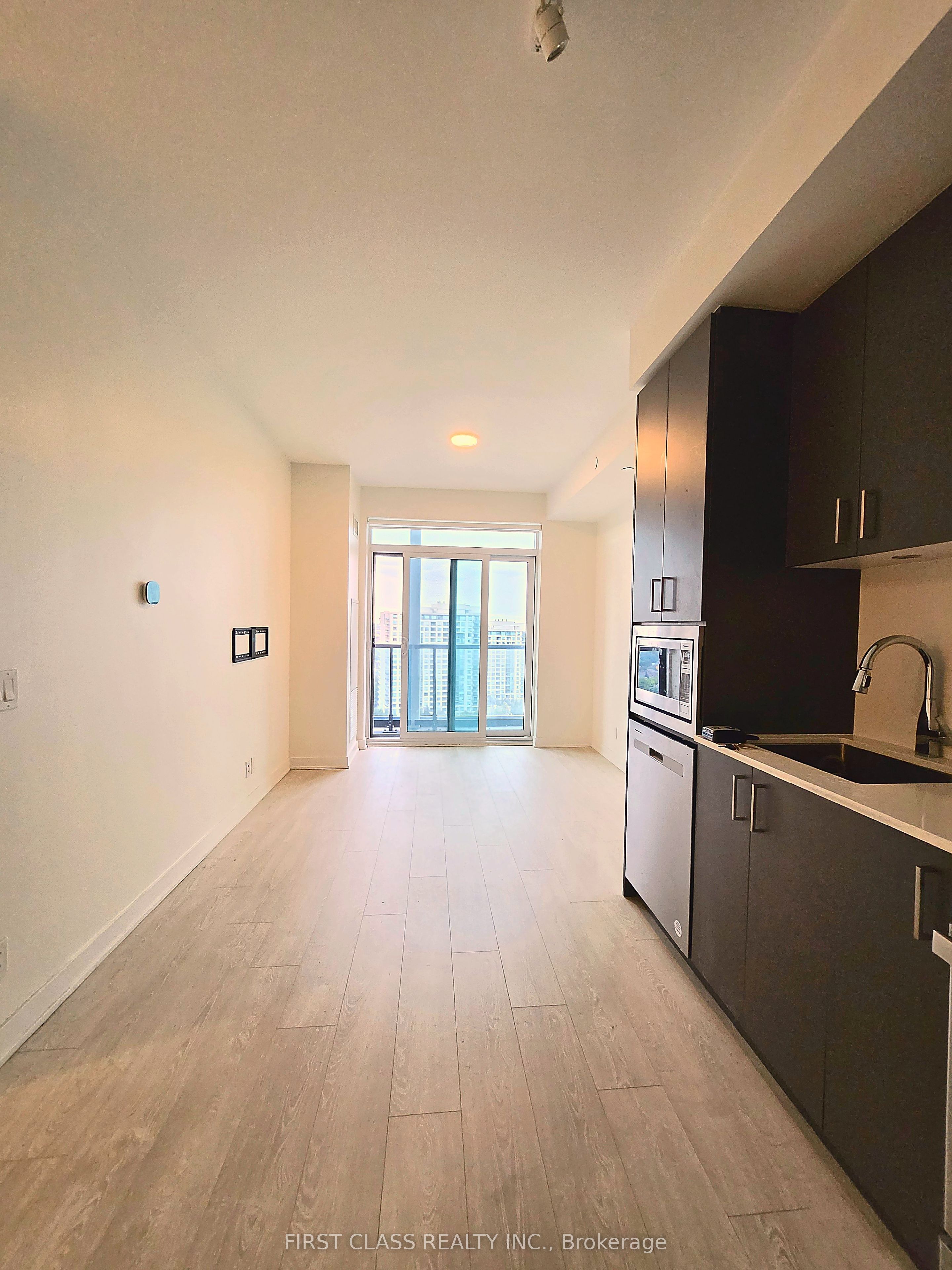 Unit A1606 - 30 Upper Mall Way, Vaughan 3