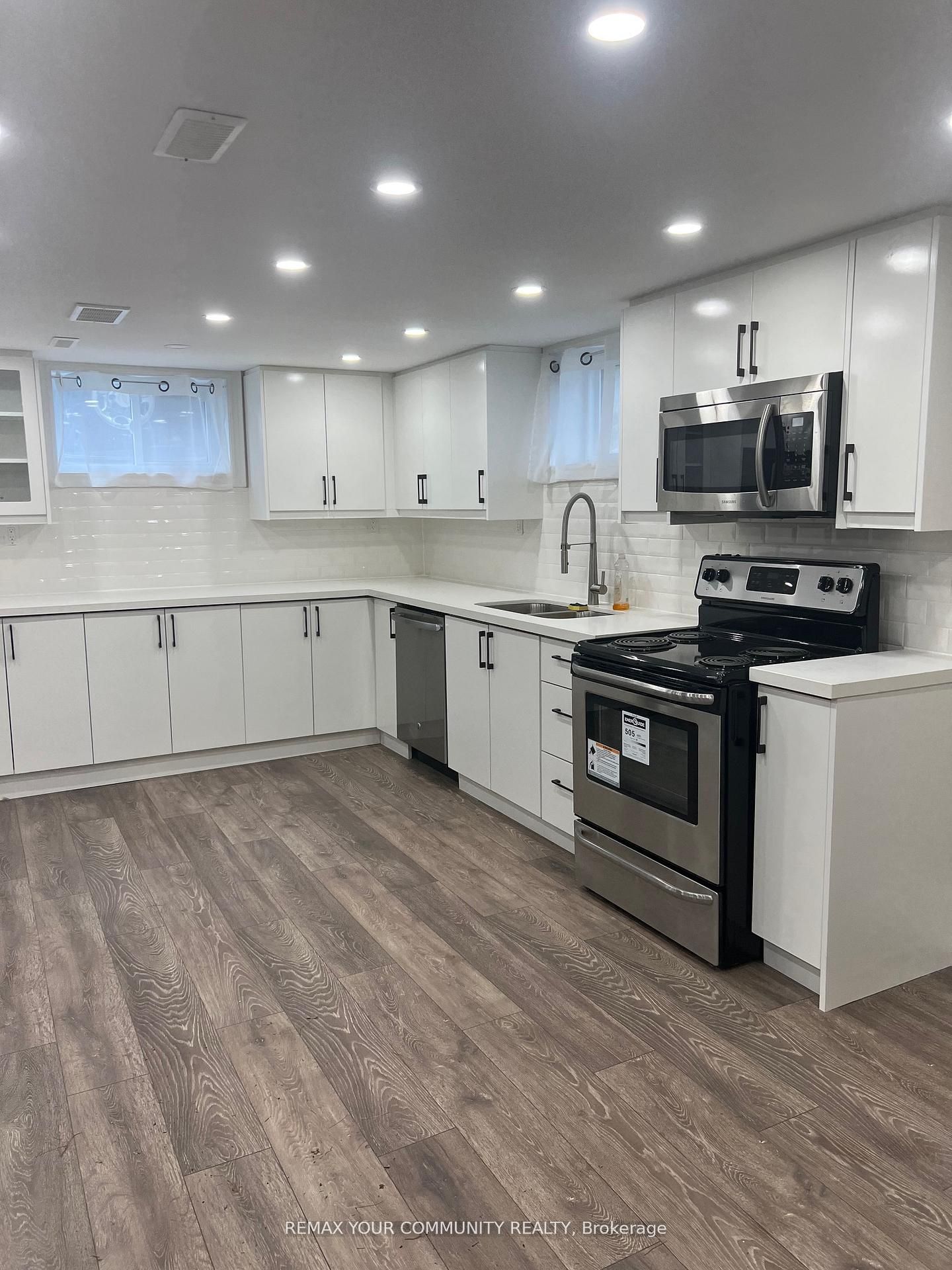 23 Irwin Avenue, Aurora 1