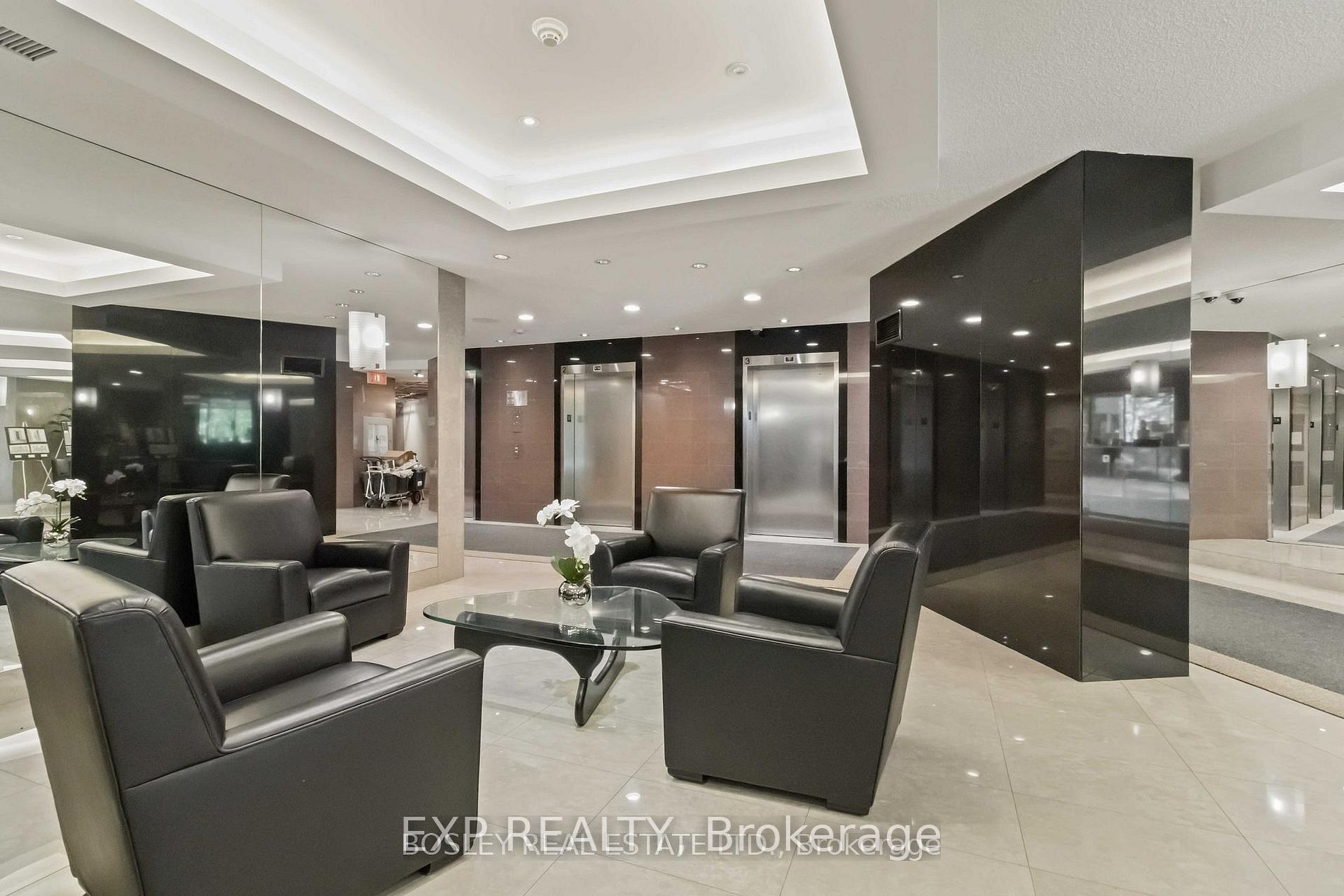 Unit 206 - 7250 Yonge Street, Vaughan 3