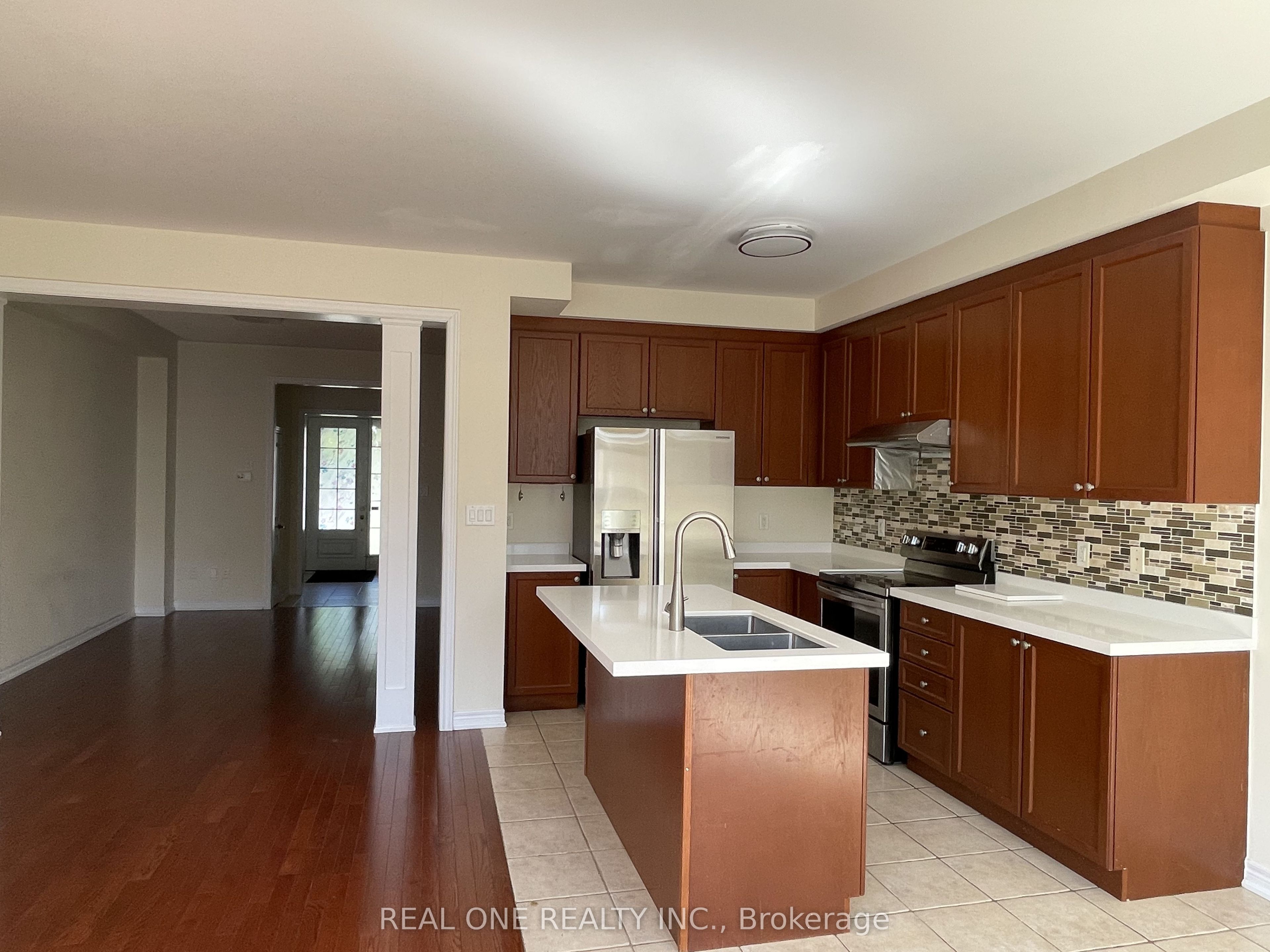 25 Paper Mills Crescent, Richmond Hill 5