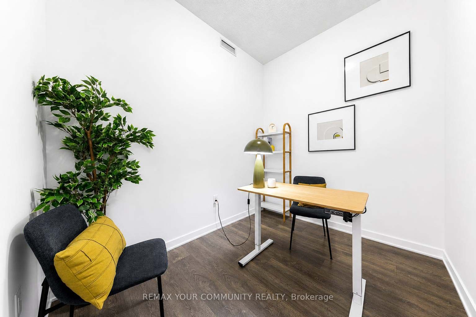 Unit 917 - 60 Honeycrisp Crescent, Vaughan 5
