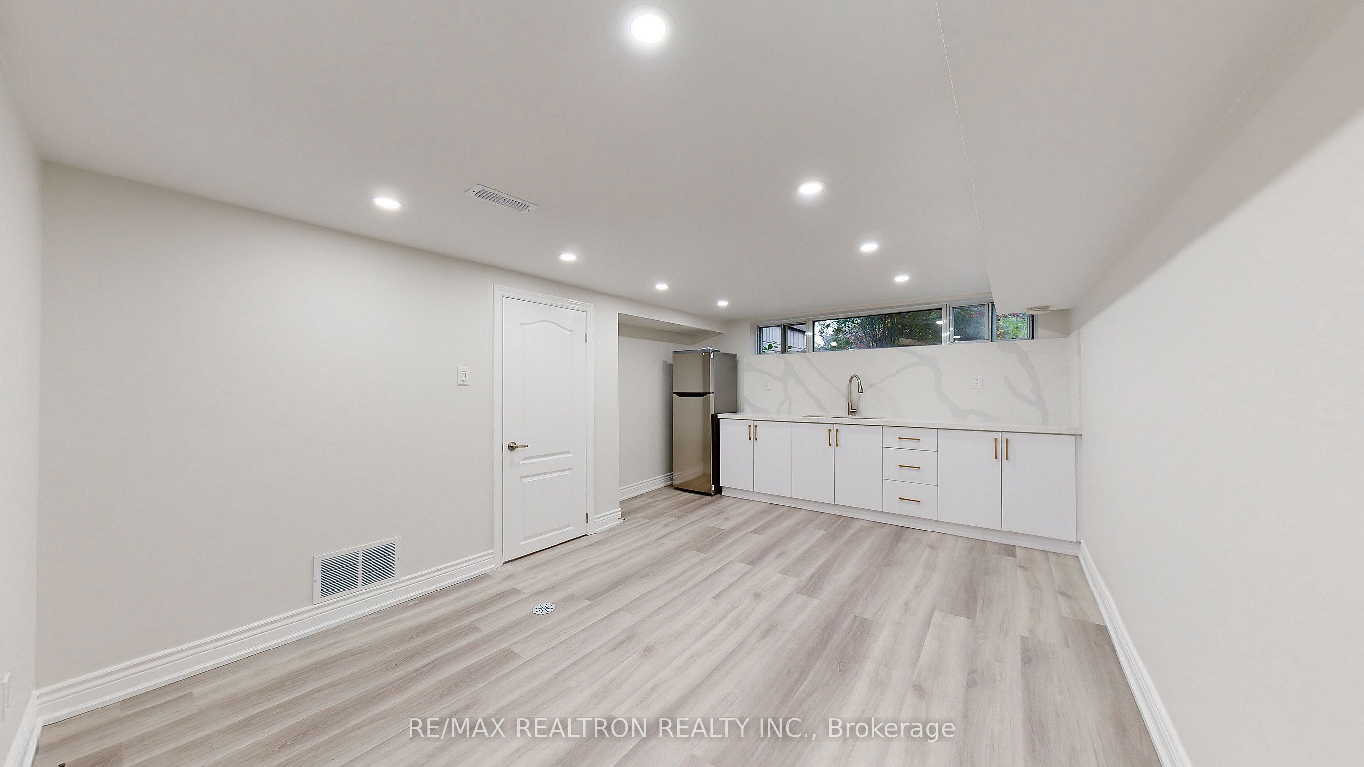Unit Bachelor Unit BSMNT - 244 Browndale Crescent, Richmond Hill 5
