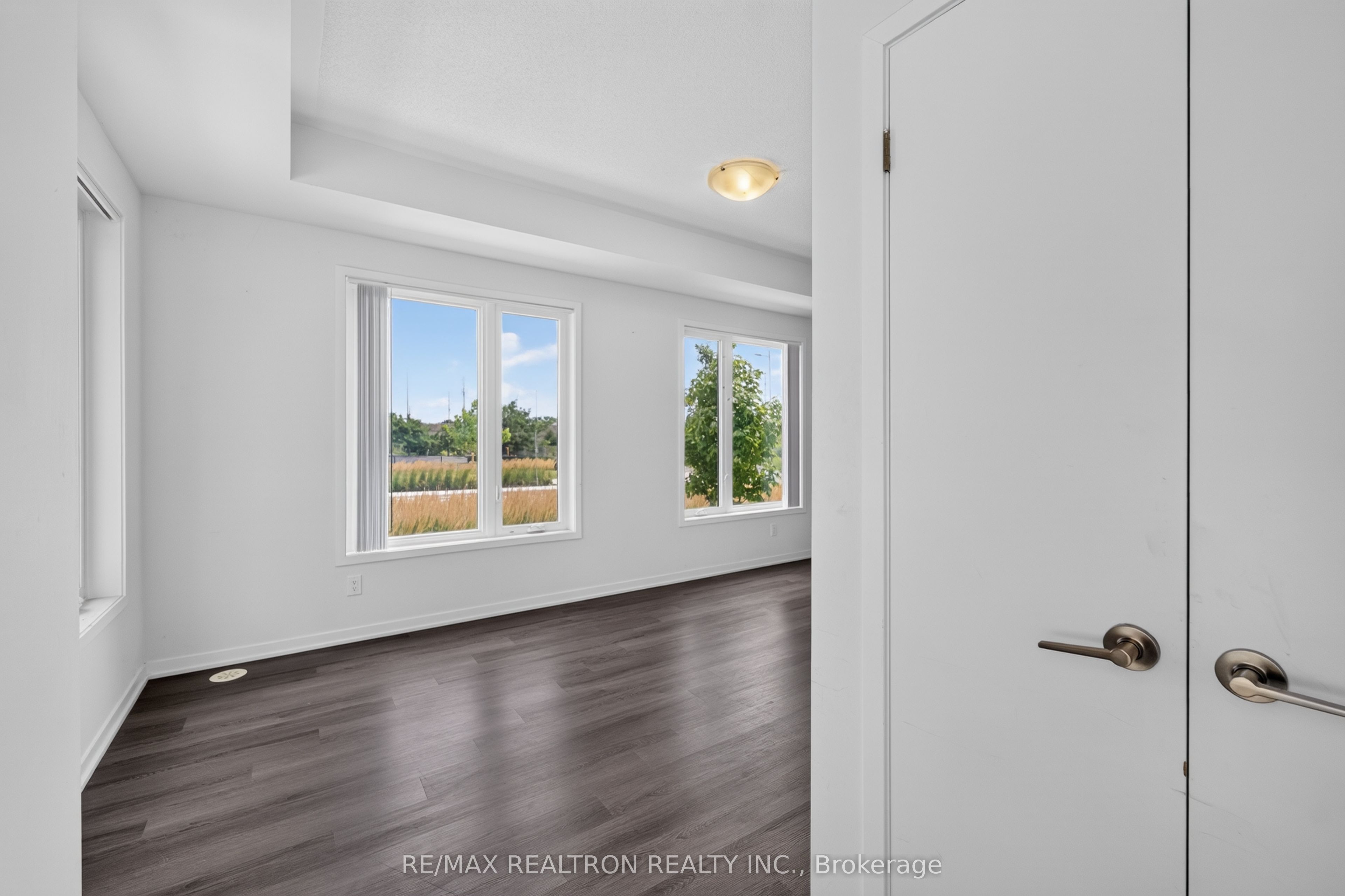 Unit 343 - 100 Honeycrisp Crescent, Vaughan 4